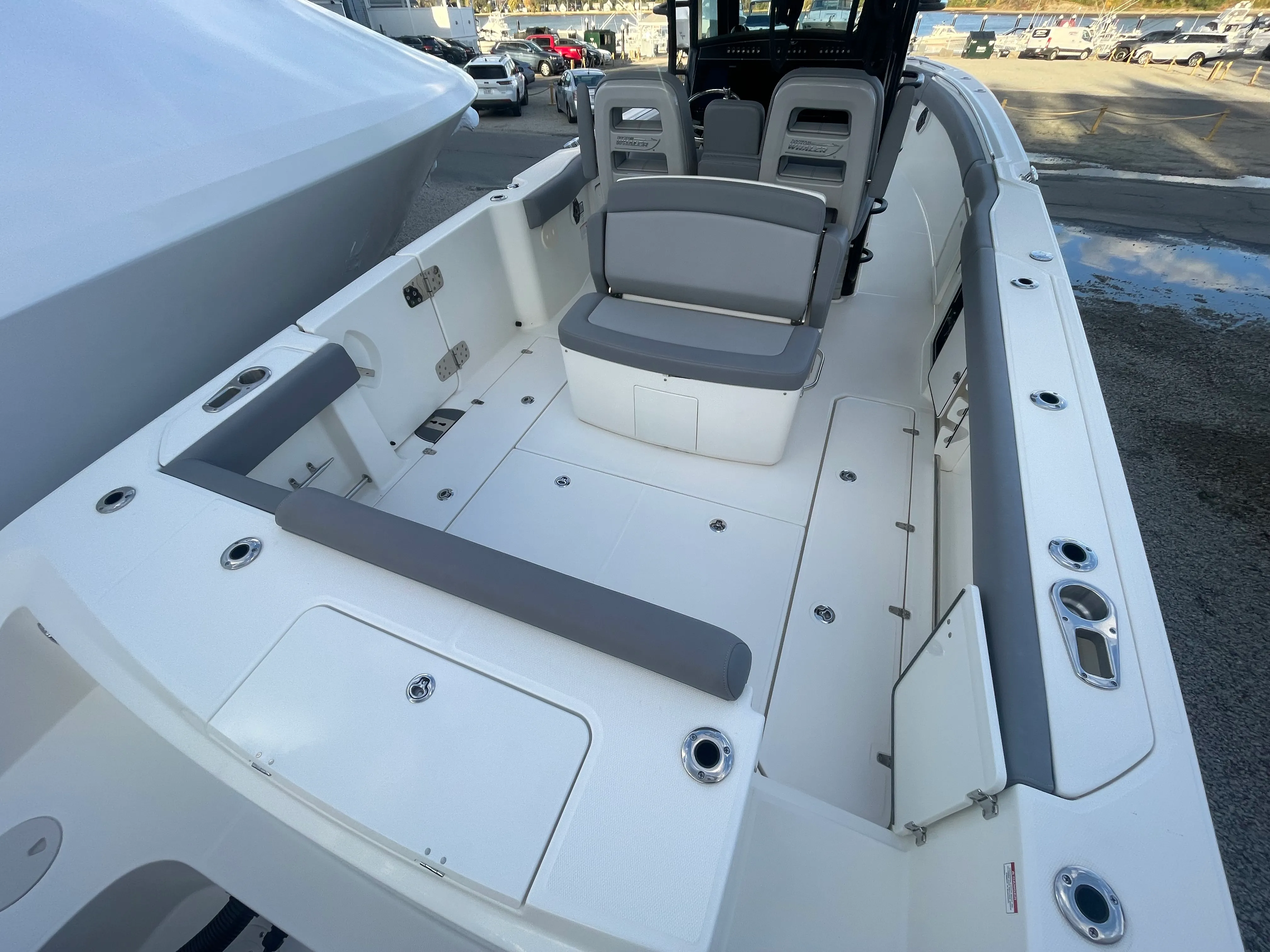 2025 Boston Whaler OUTRAGE Image Thumbnail #5