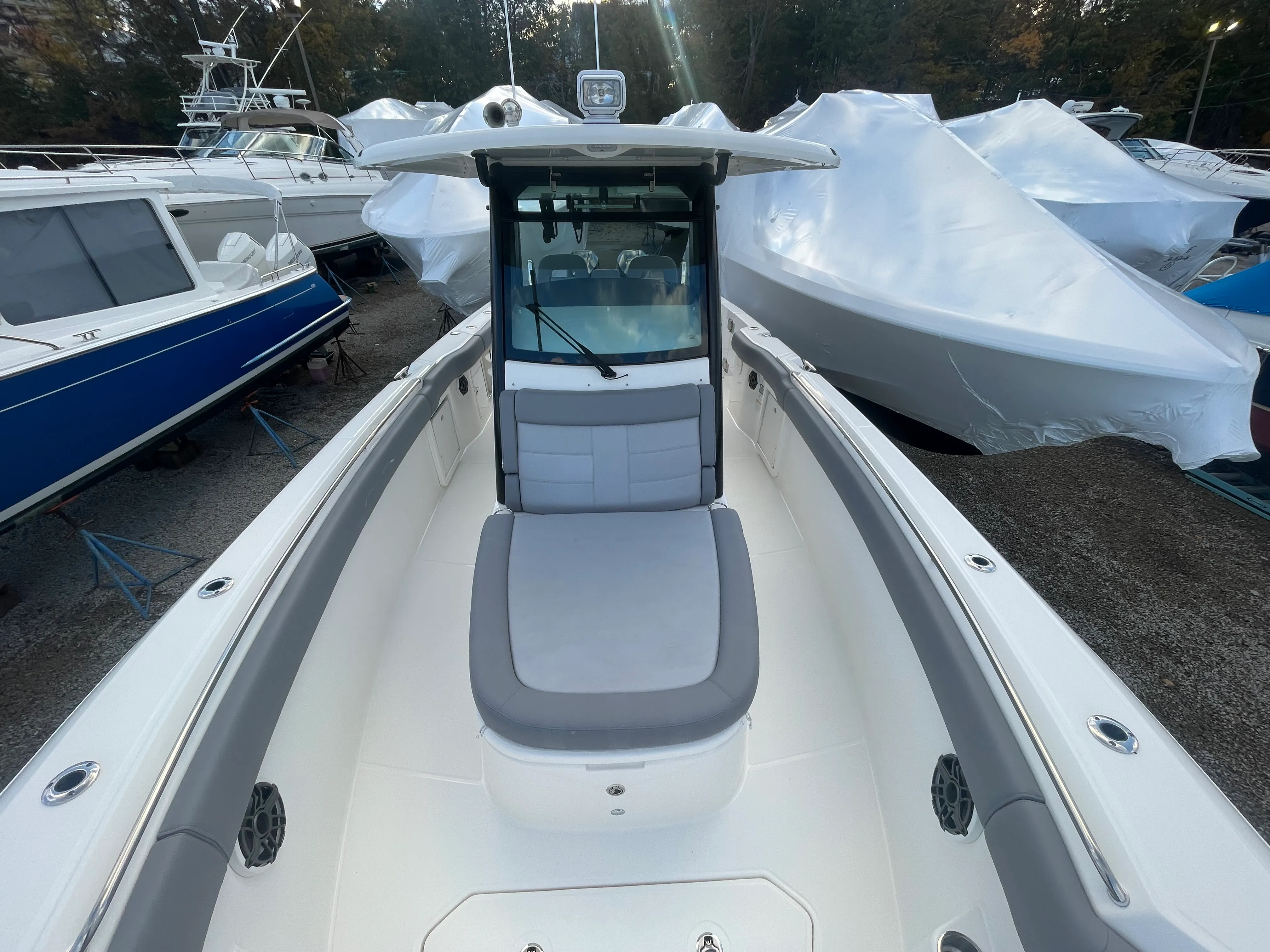 2025 Boston Whaler OUTRAGE Image Thumbnail #35