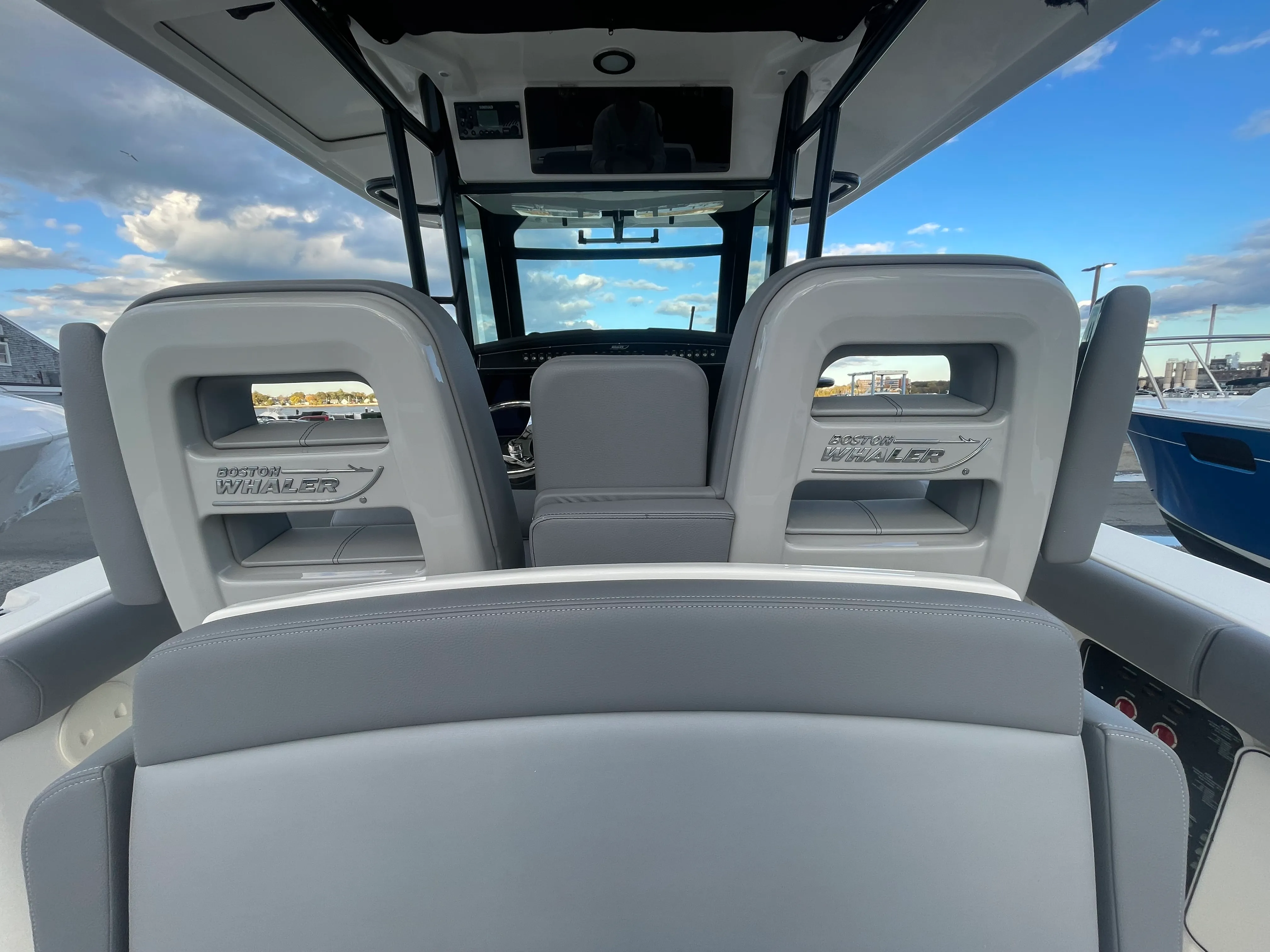 2025 Boston Whaler OUTRAGE Image Thumbnail #13