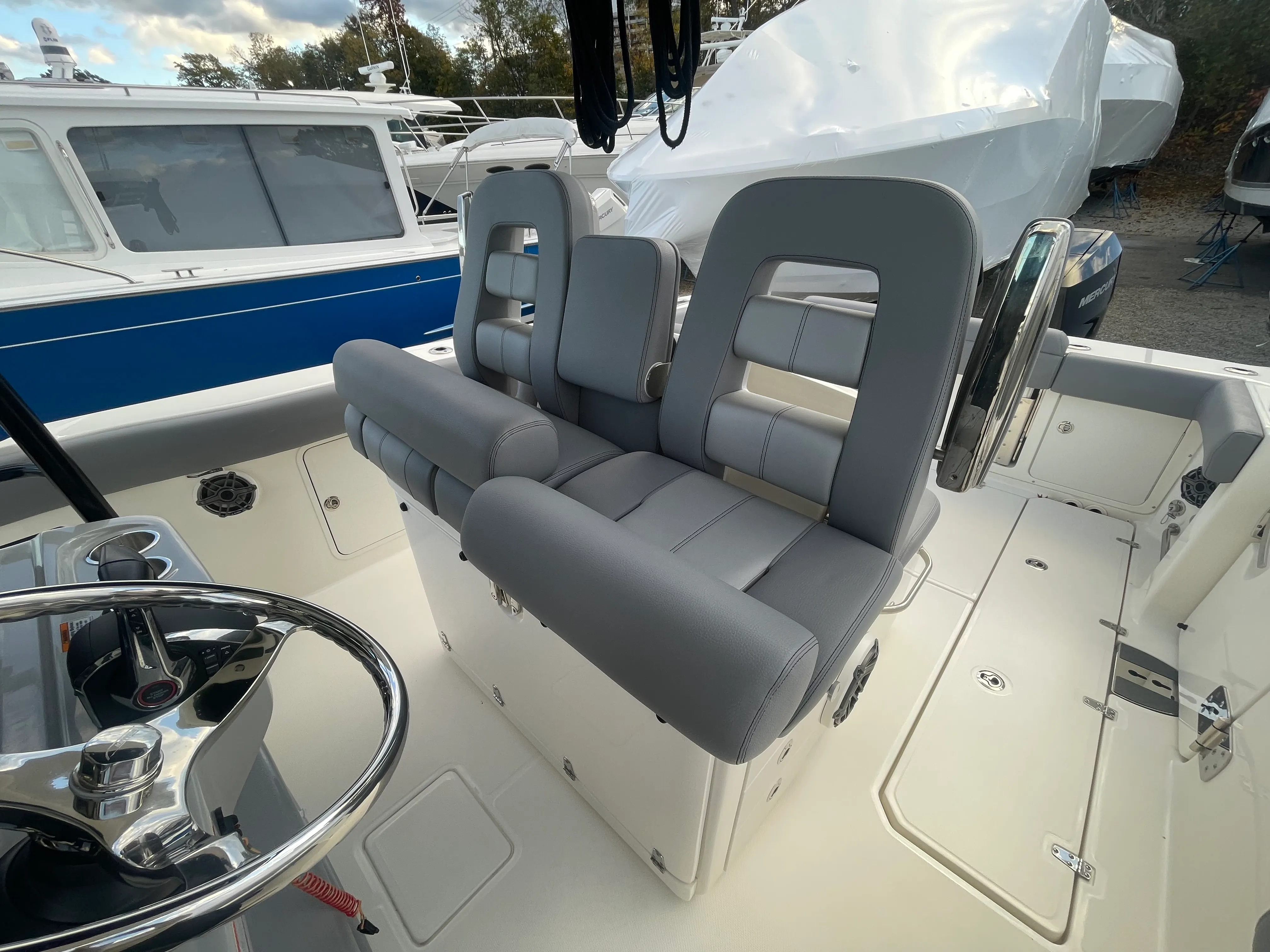 2025 Boston Whaler OUTRAGE Image Thumbnail #18