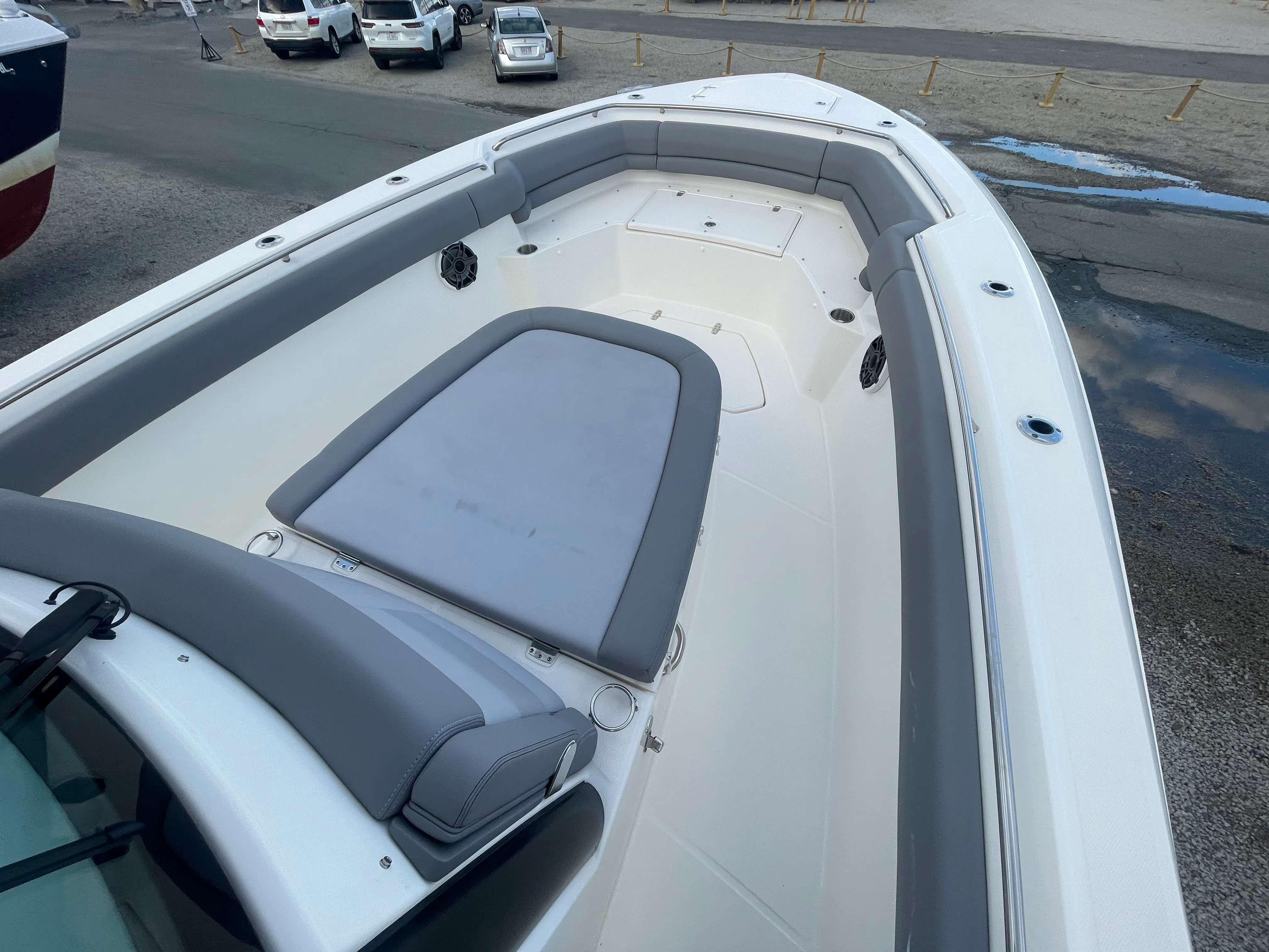 2025 Boston Whaler OUTRAGE Image Thumbnail #26