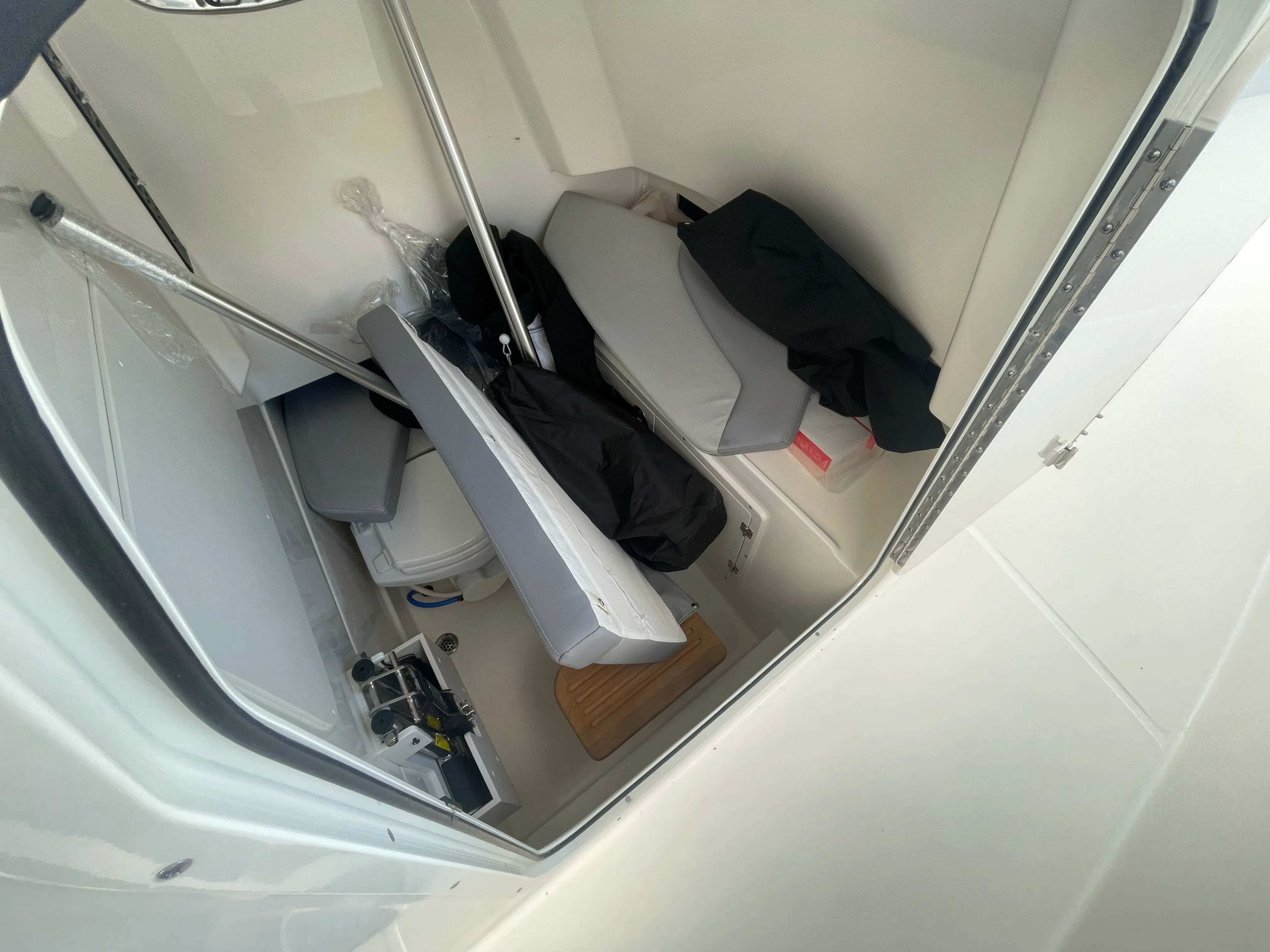 2025 Boston Whaler OUTRAGE Image Thumbnail #25