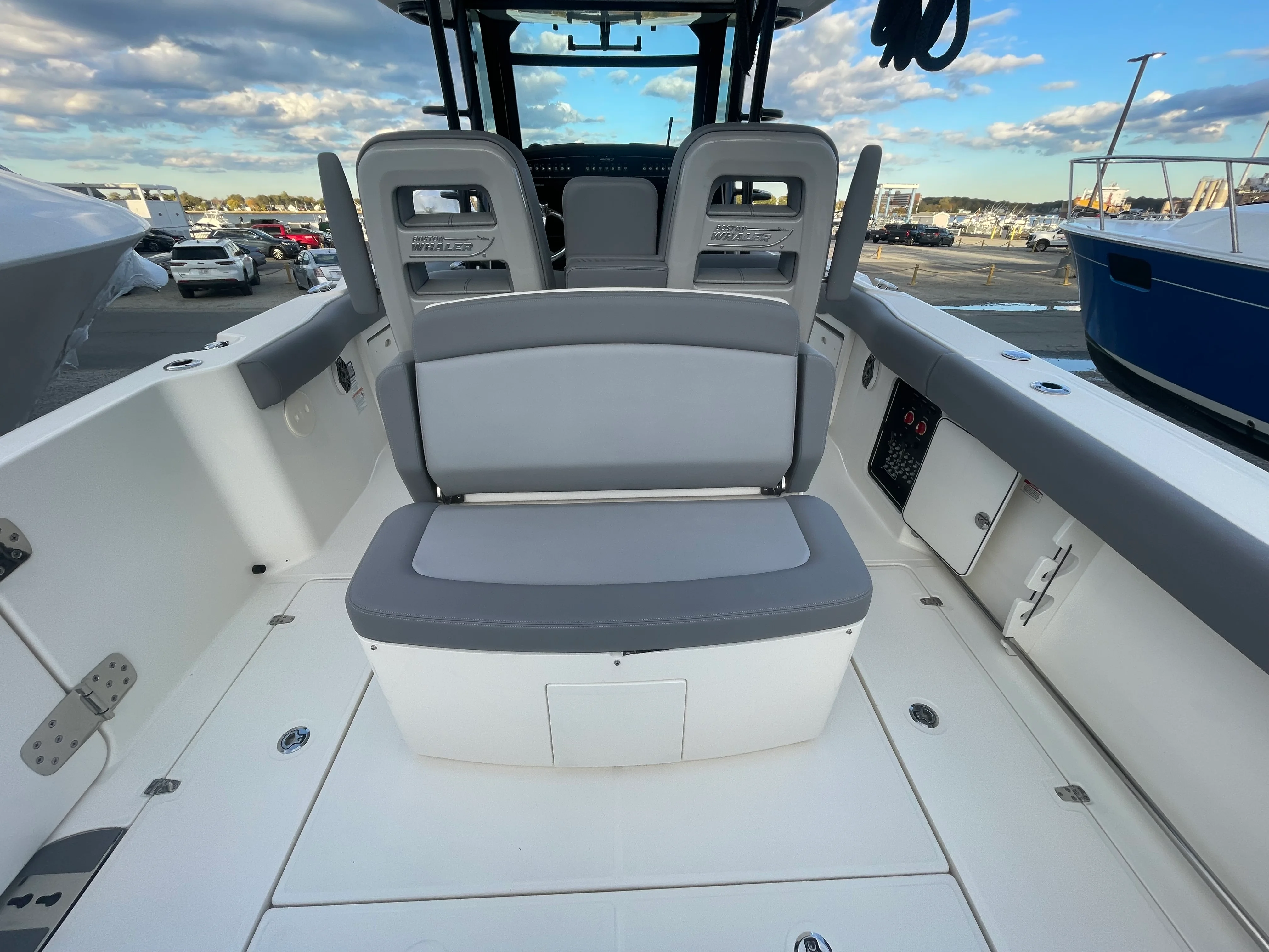 2025 Boston Whaler 330 OUTRAGE Image Thumbnail #12