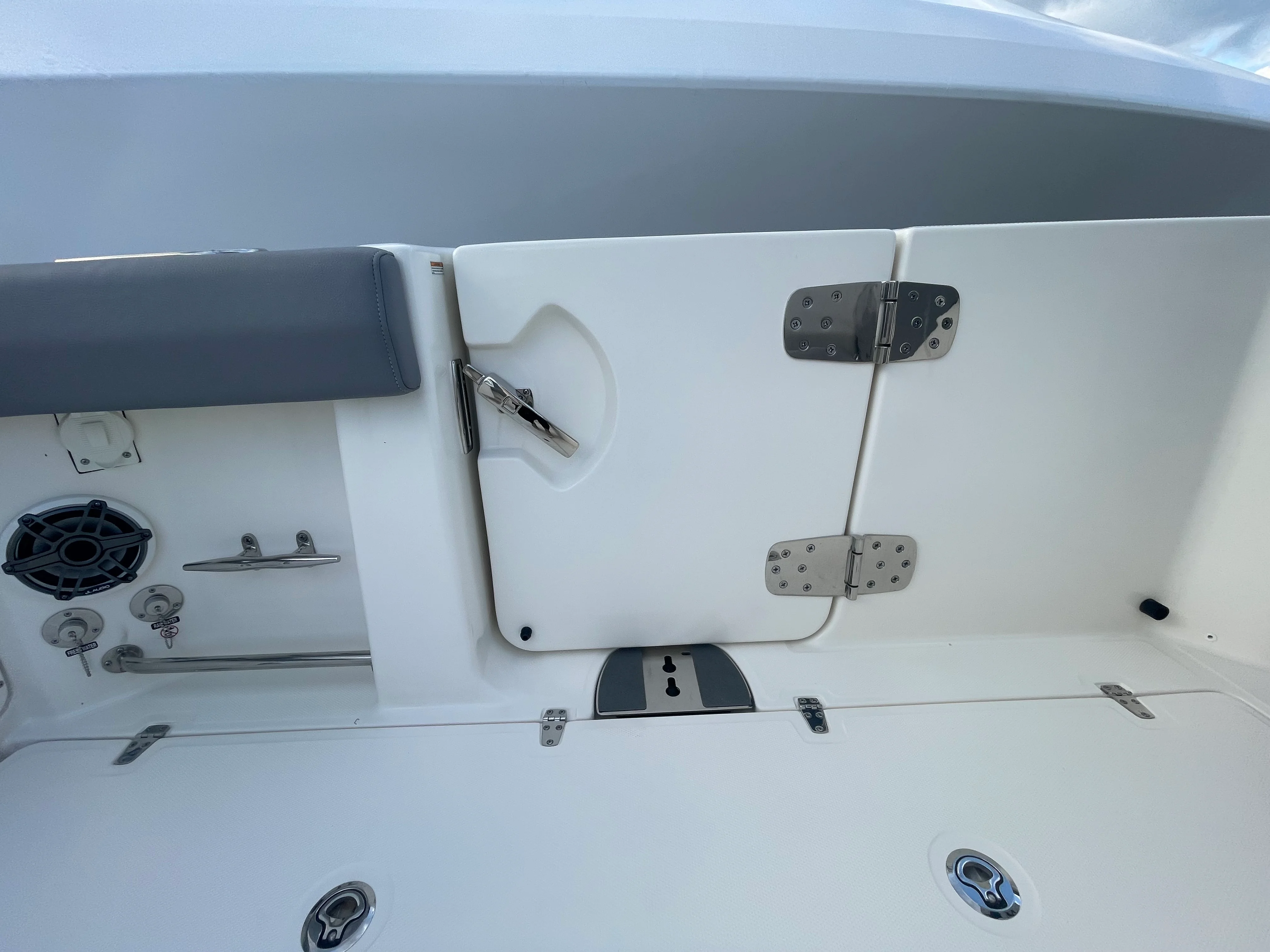2025 Boston Whaler 330 OUTRAGE Image Thumbnail #11