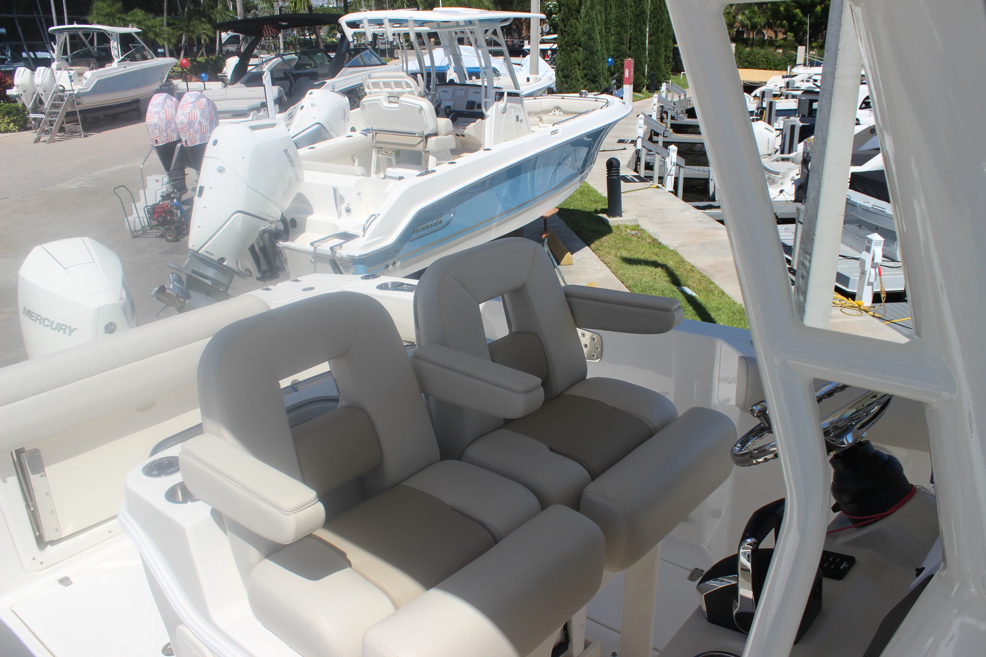 2023 Boston Whaler 280 OUTRAGE Image Thumbnail #8