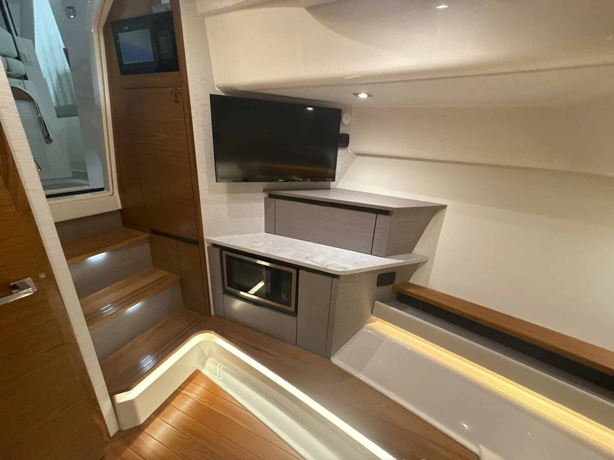 2024 Tiara Yachts 48 LS Image Thumbnail #20