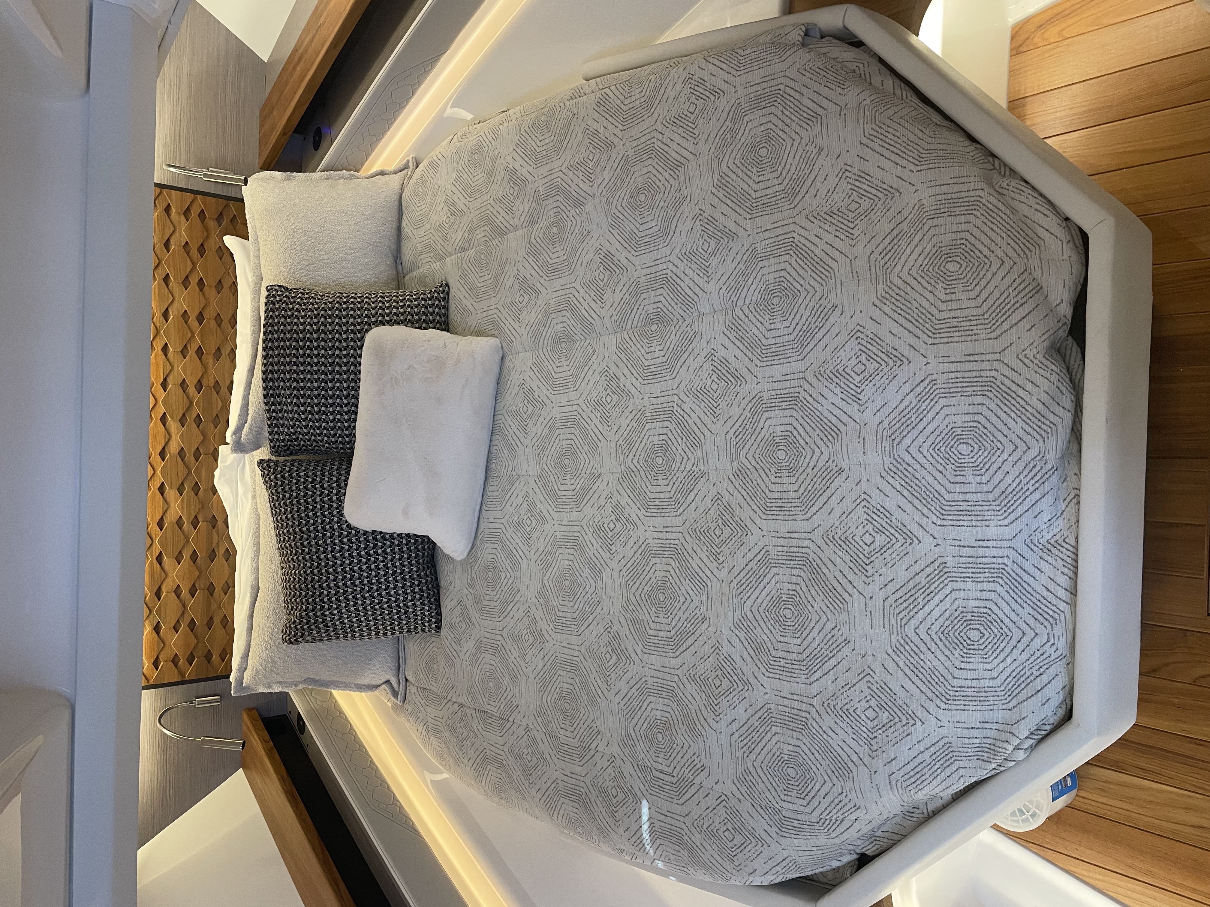 2024 Tiara Yachts 48 LS Image Thumbnail #61