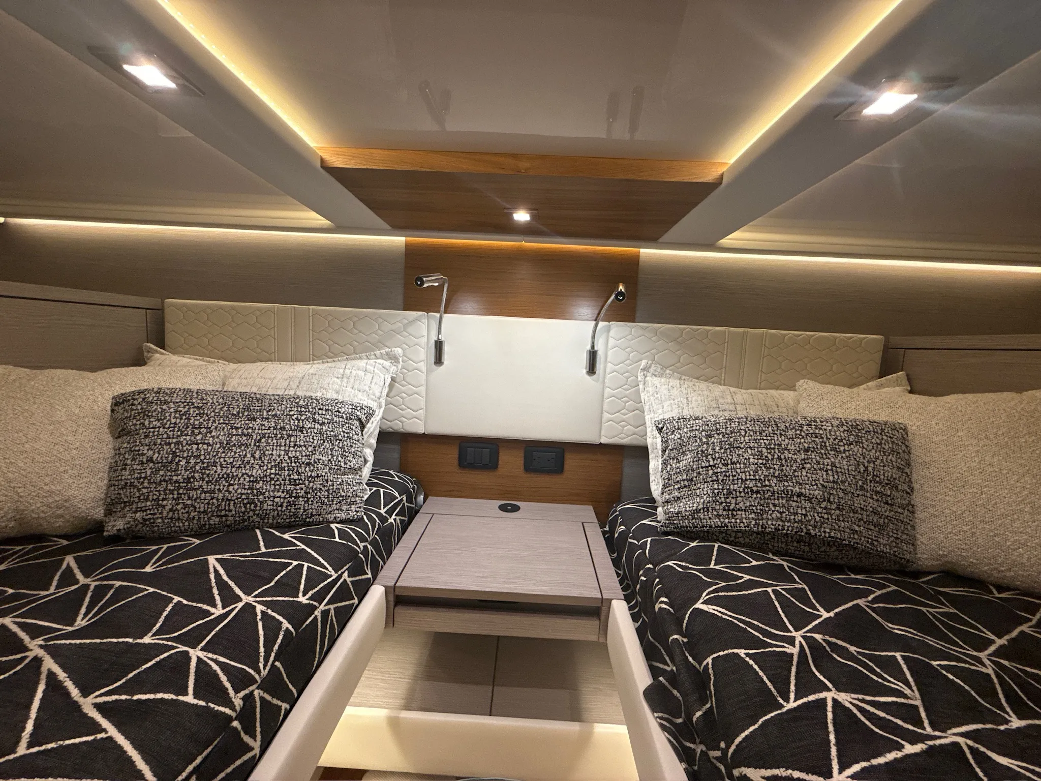 2024 Tiara Yachts 48 LS Image Thumbnail #19