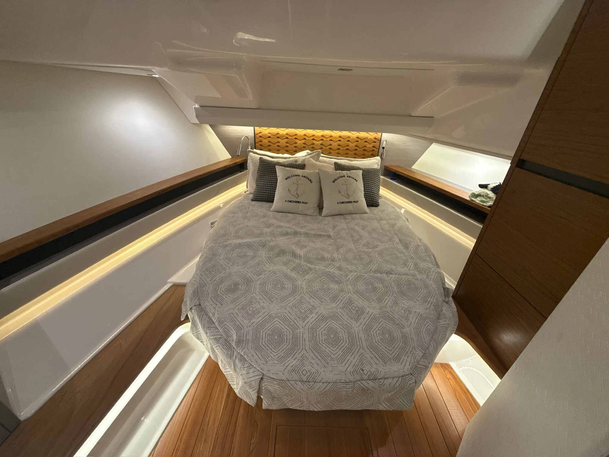 2024 Tiara Yachts 48 LS Image Thumbnail #13