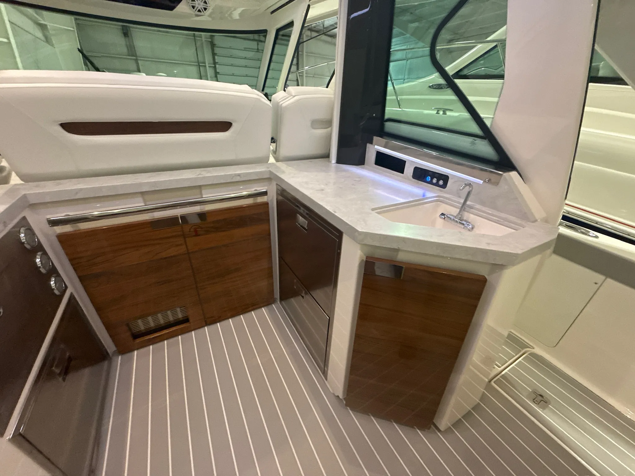 2024 Tiara Yachts 48 LS Image Thumbnail #38