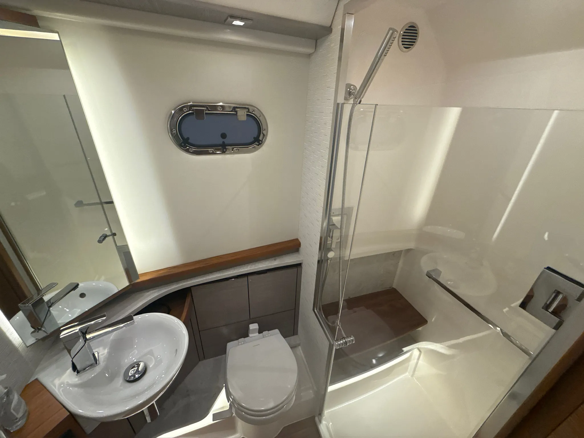 2024 Tiara Yachts 48 LS Image Thumbnail #21