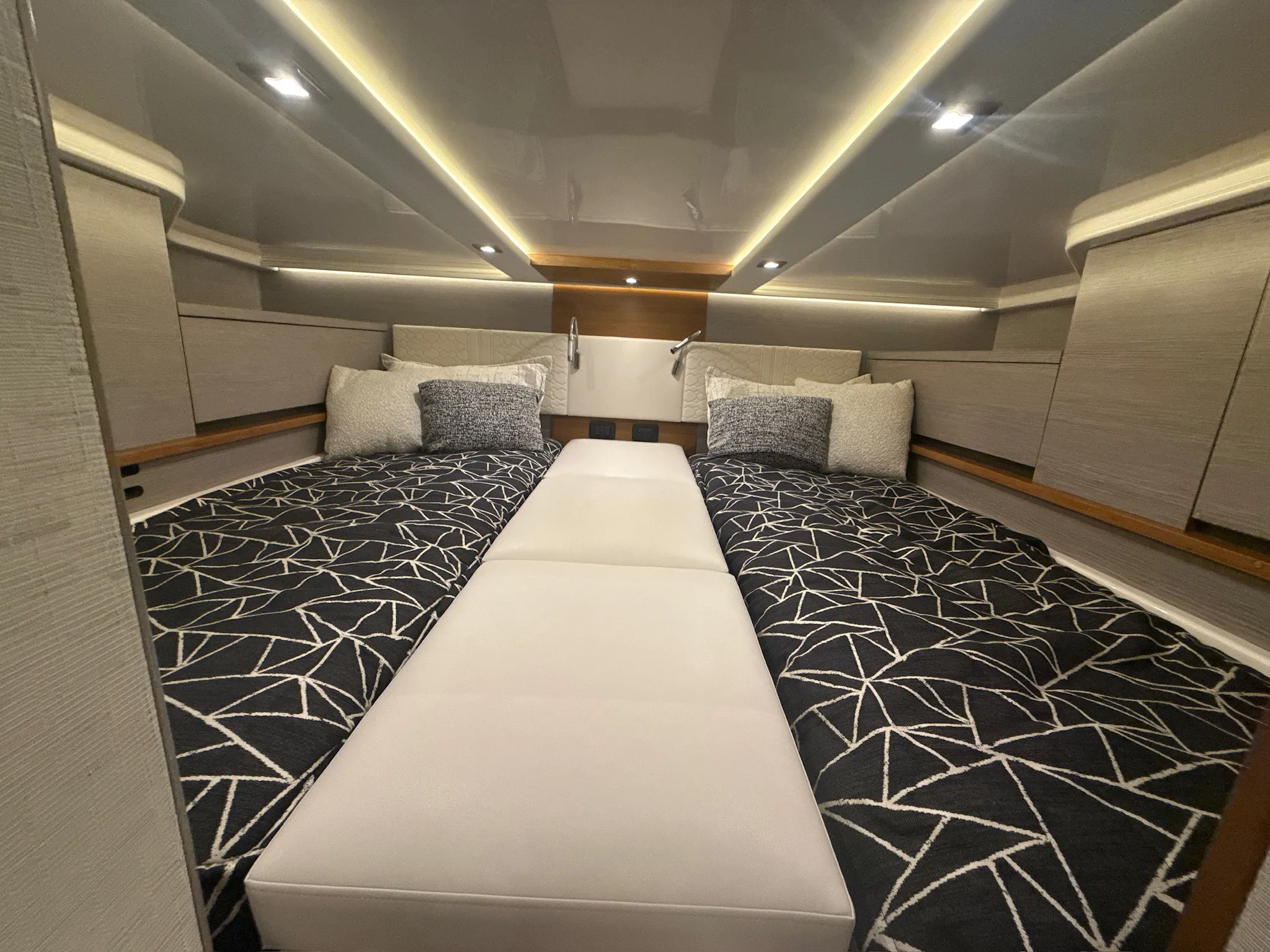 2024 Tiara Yachts 48 LS Image Thumbnail #14