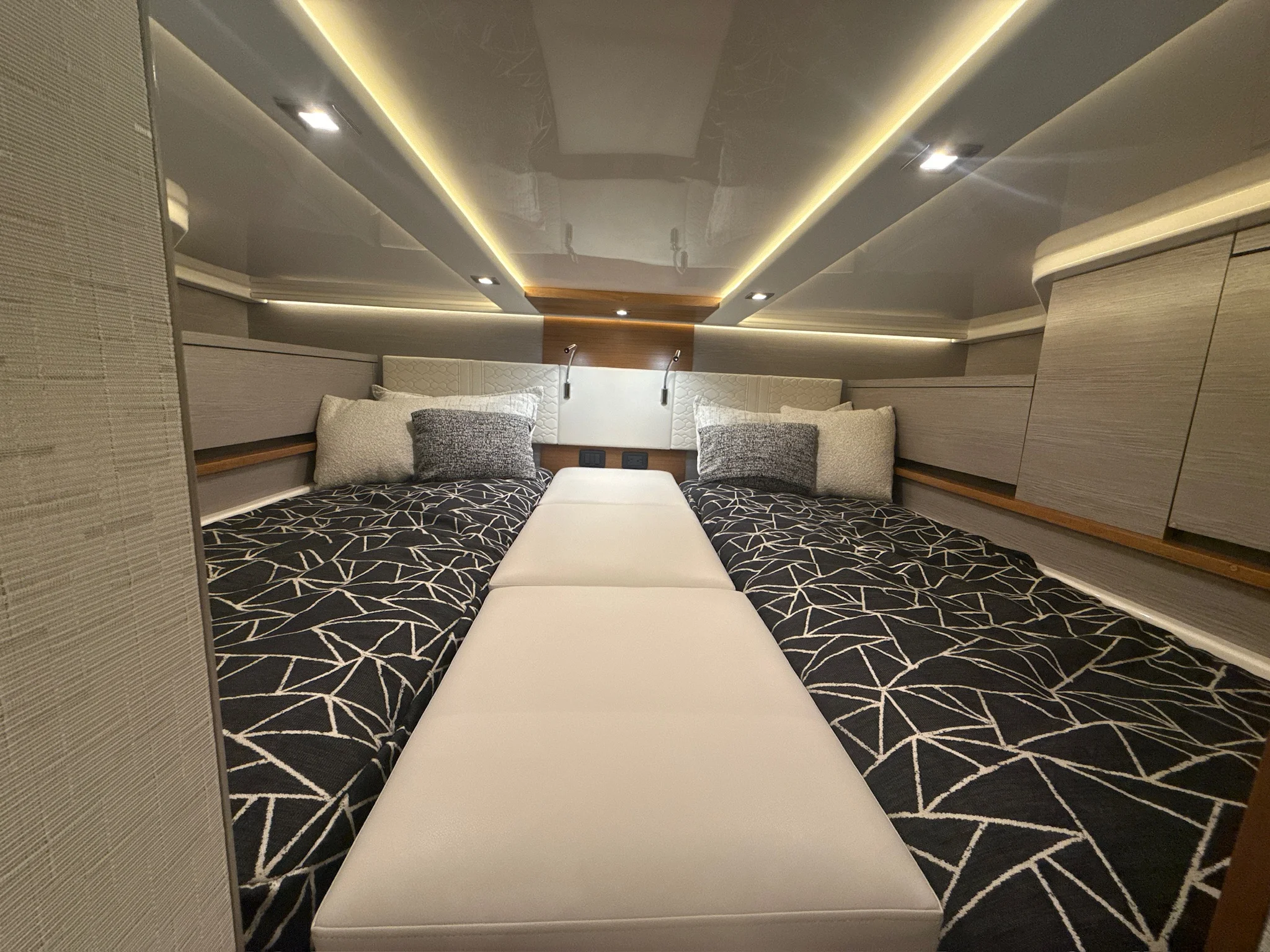 2024 Tiara Yachts 48 LS Image Thumbnail #16