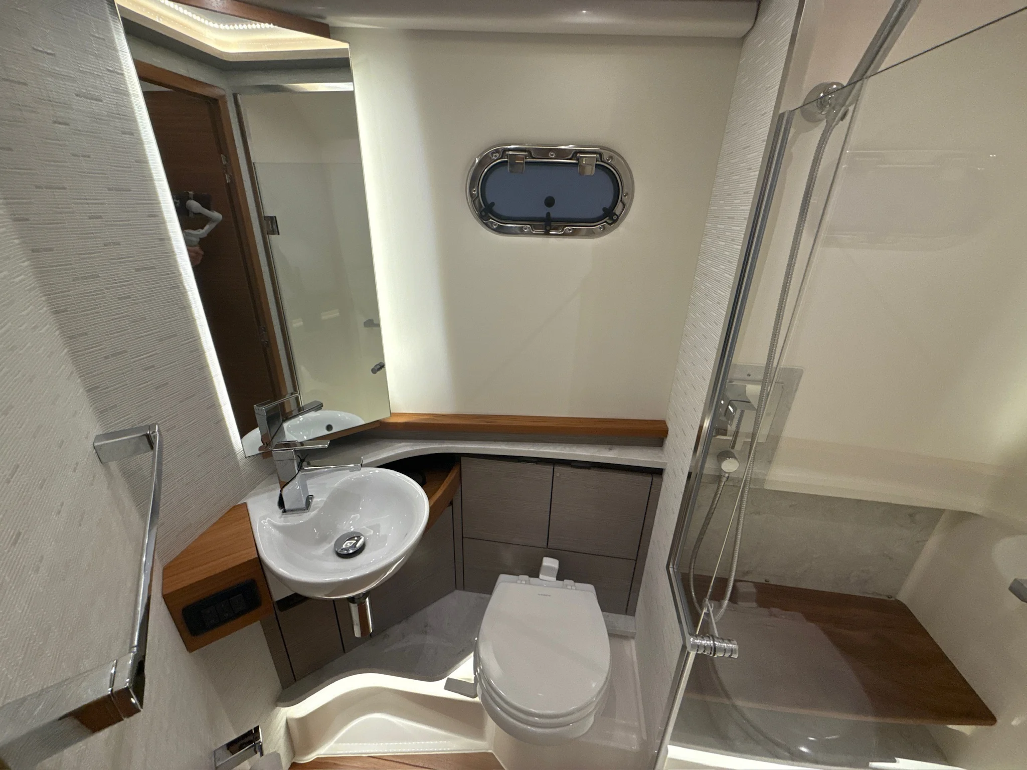 2024 Tiara Yachts 48 LS Image Thumbnail #24