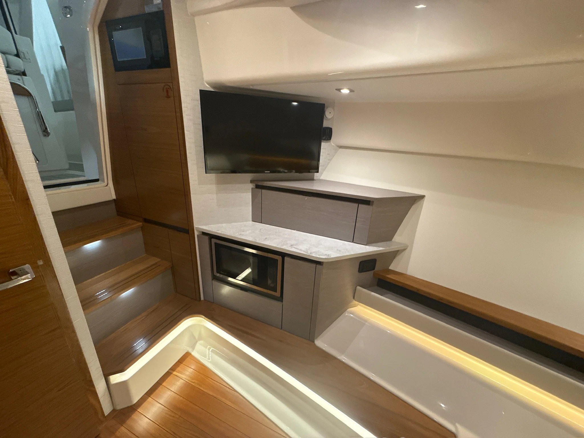 2024 Tiara Yachts 48 LS Image Thumbnail #20