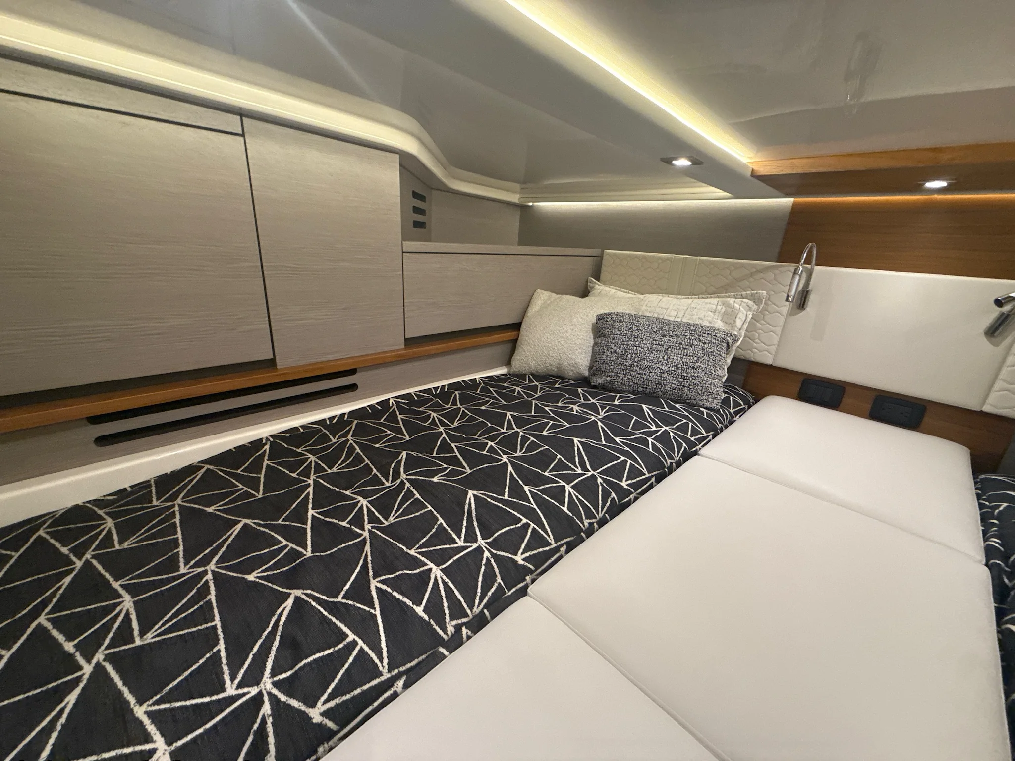 2024 Tiara Yachts 48 LS Image Thumbnail #15