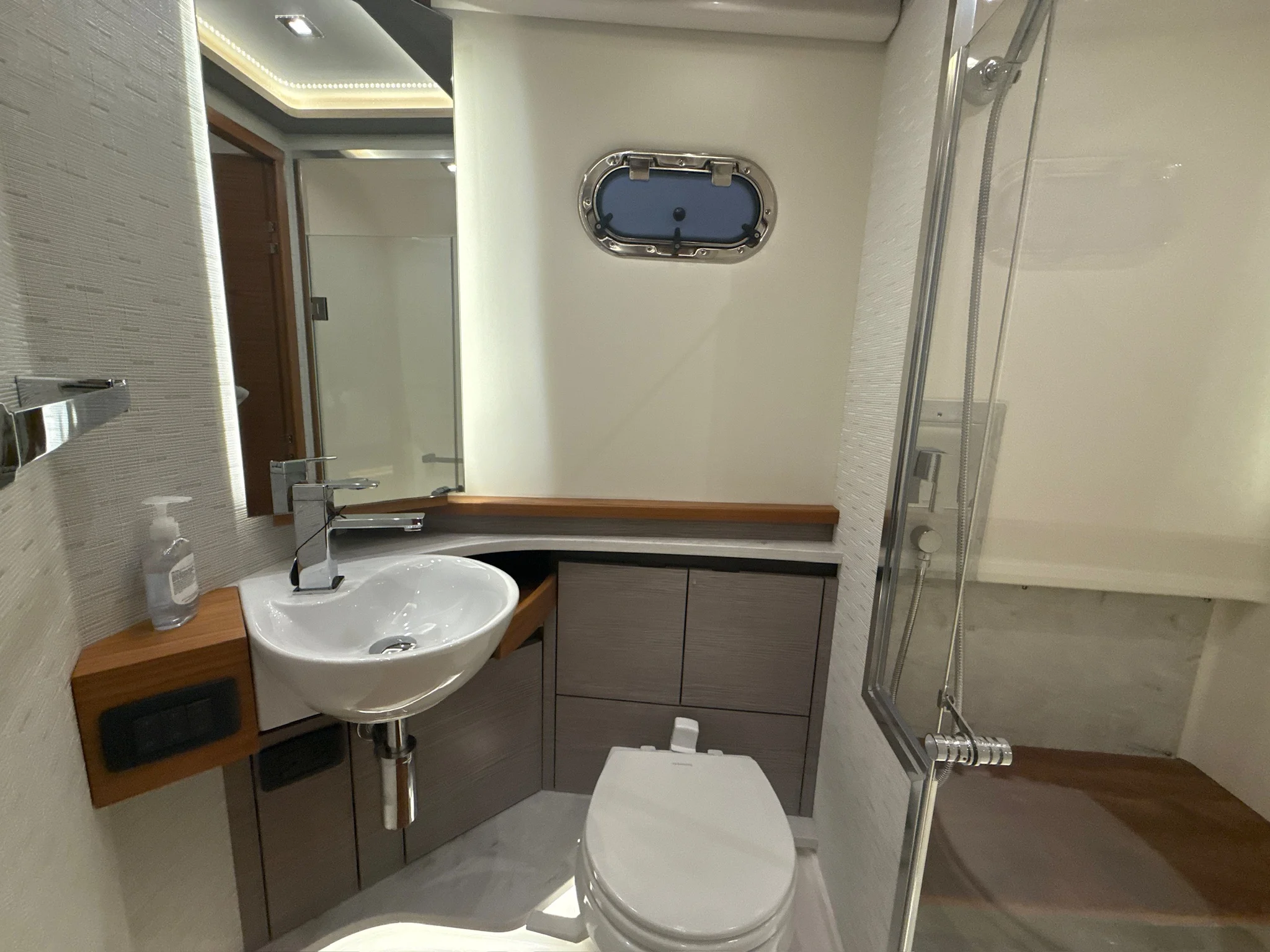 2024 Tiara Yachts 48 LS Image Thumbnail #22