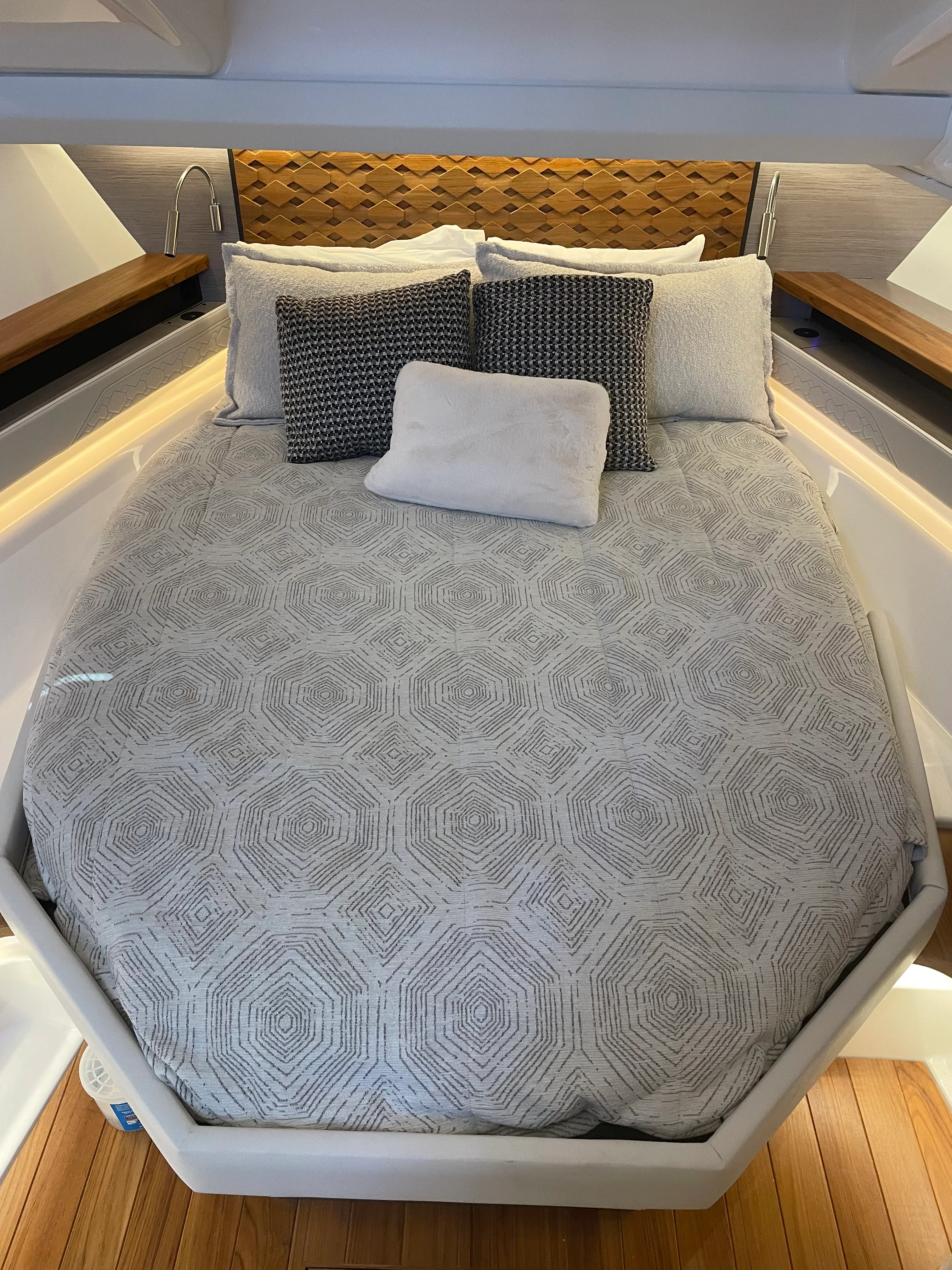 2024 Tiara Yachts 48 LS Image Thumbnail #61