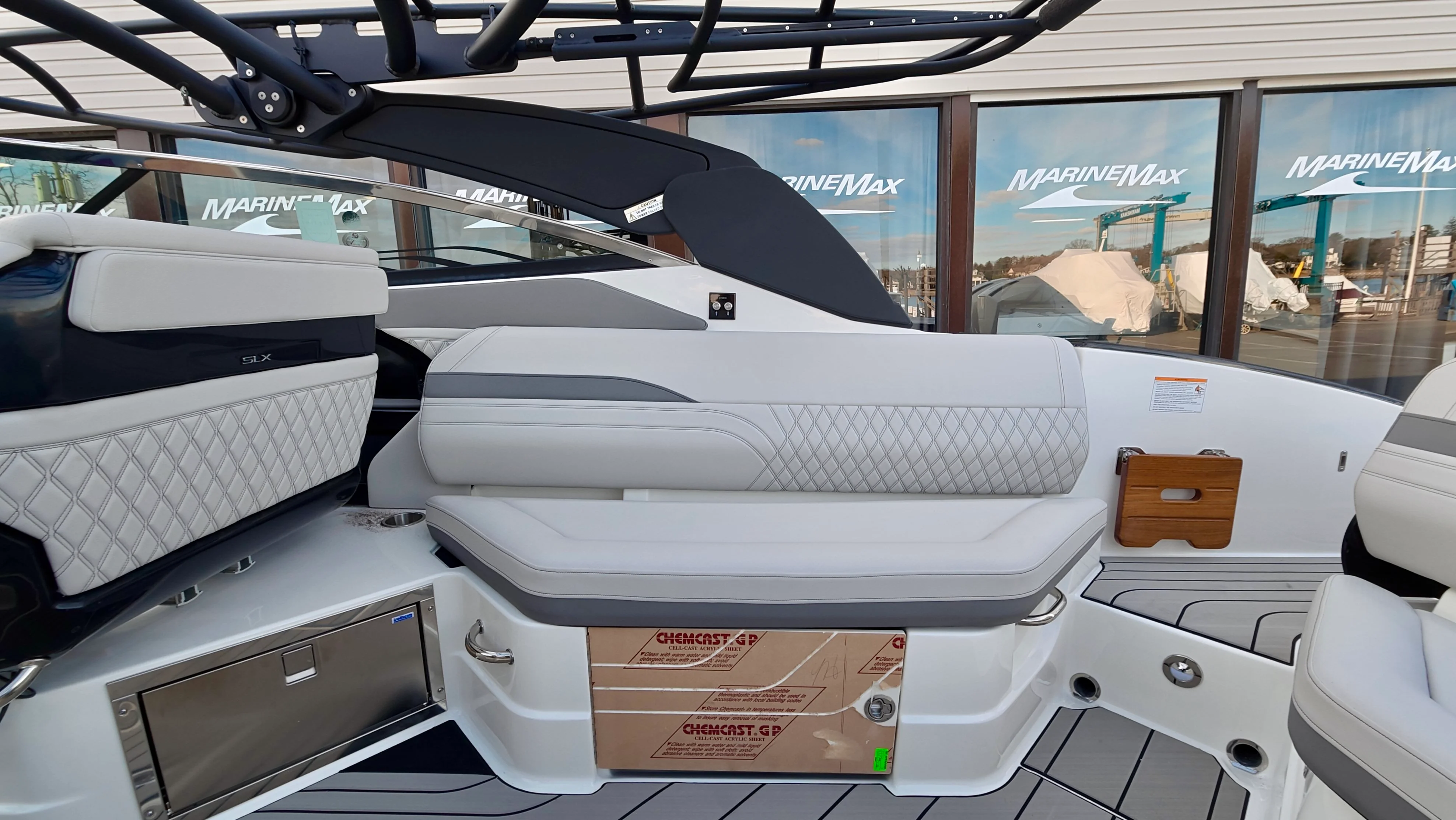 2026 Sea Ray SLX 280 Outboard Image Thumbnail #13