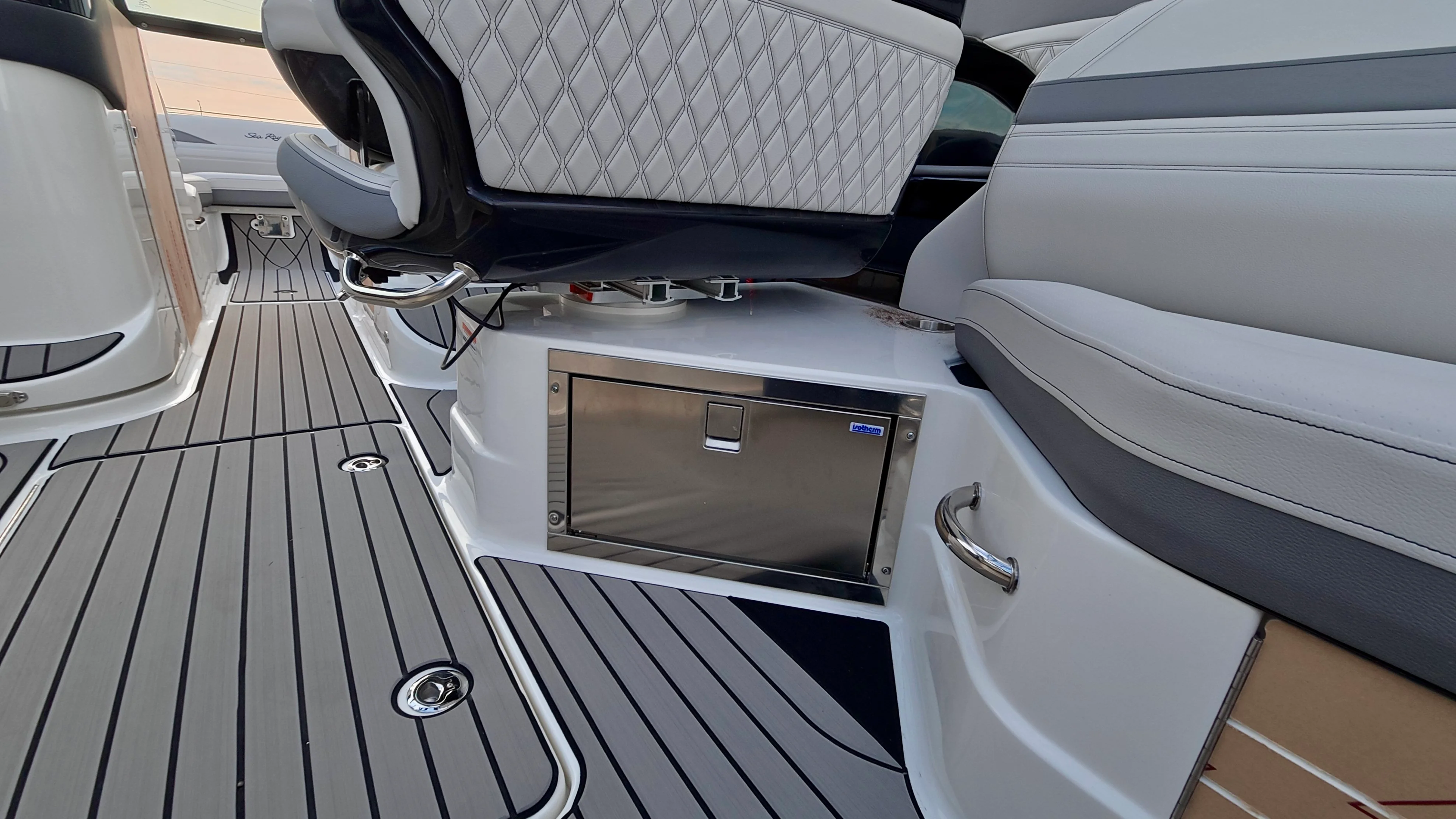 2026 Sea Ray SLX 280 Outboard Image Thumbnail #15