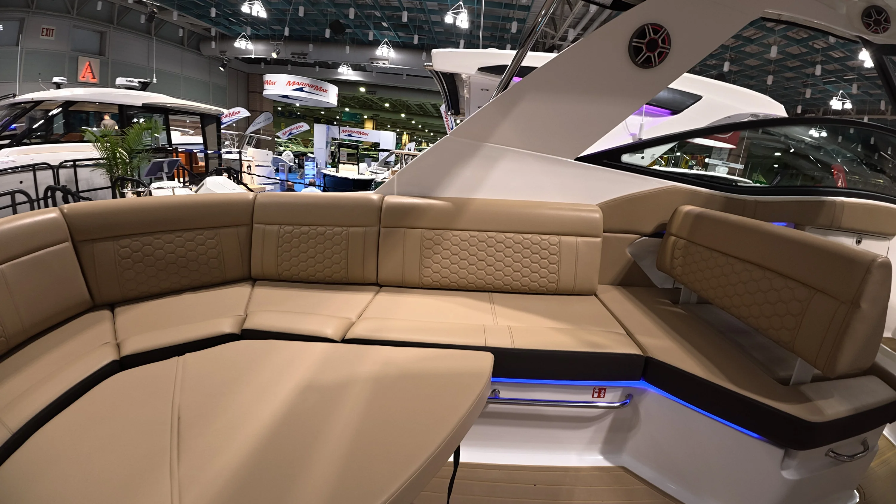 2026 Sea Ray Sundancer 320 Outboard Image Thumbnail #9