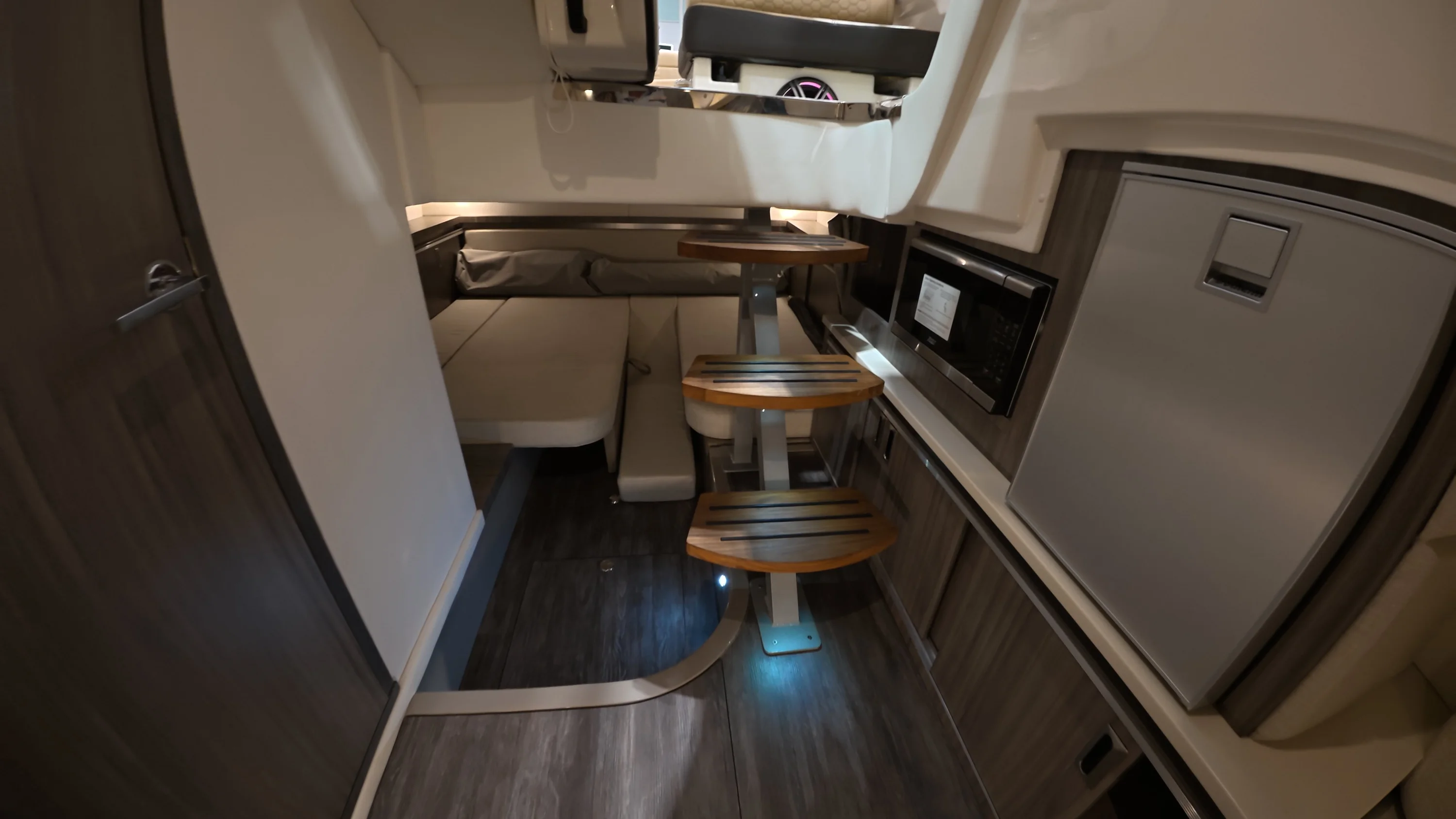 2026 Sea Ray Sundancer 320 Outboard Image Thumbnail #27