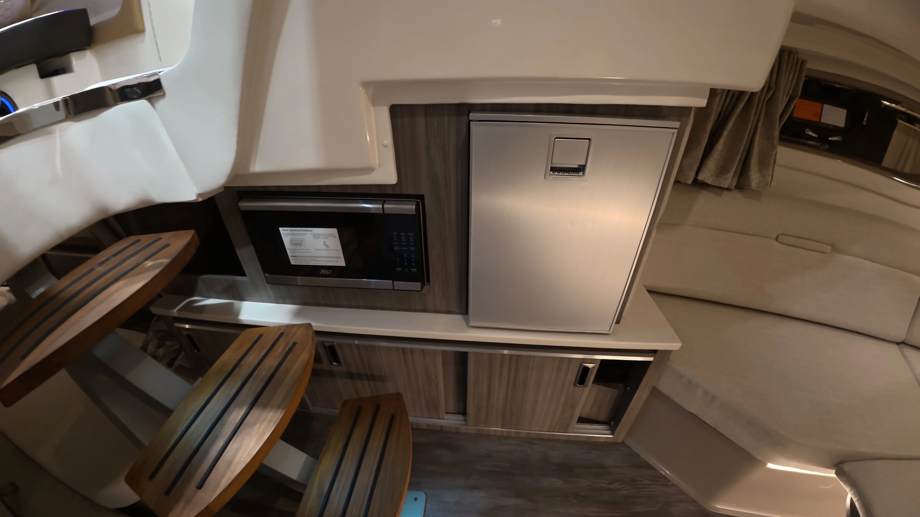 2026 Sea Ray Sundancer 320 Outboard Image Thumbnail #29