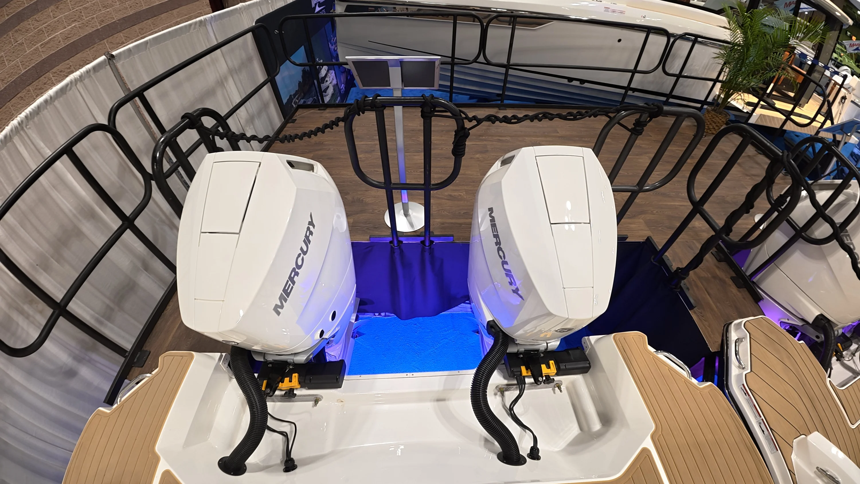 2026 Sea Ray Sundancer 320 Outboard Image Thumbnail #3