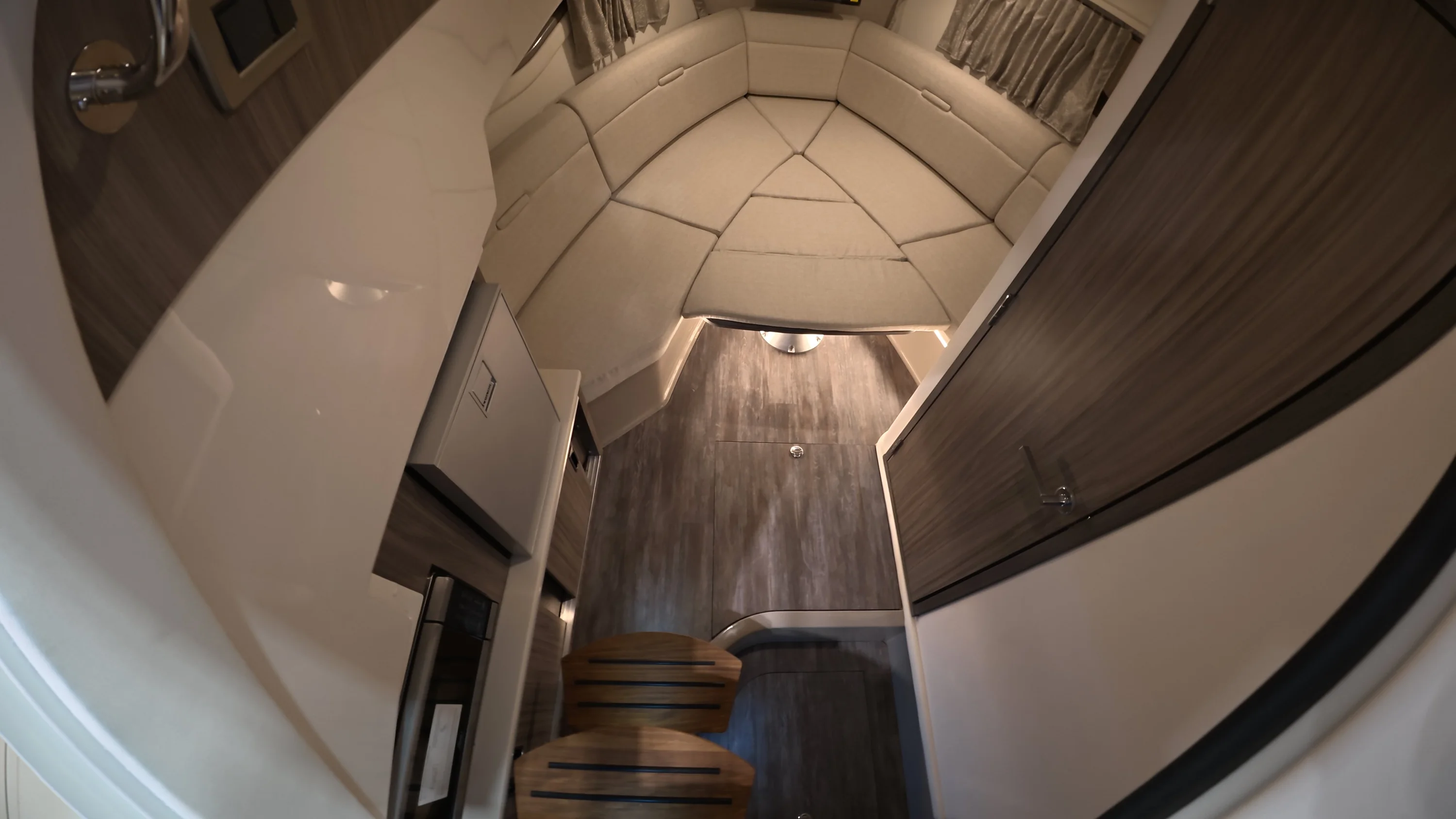 2026 Sea Ray Sundancer 320 Outboard Image Thumbnail #23