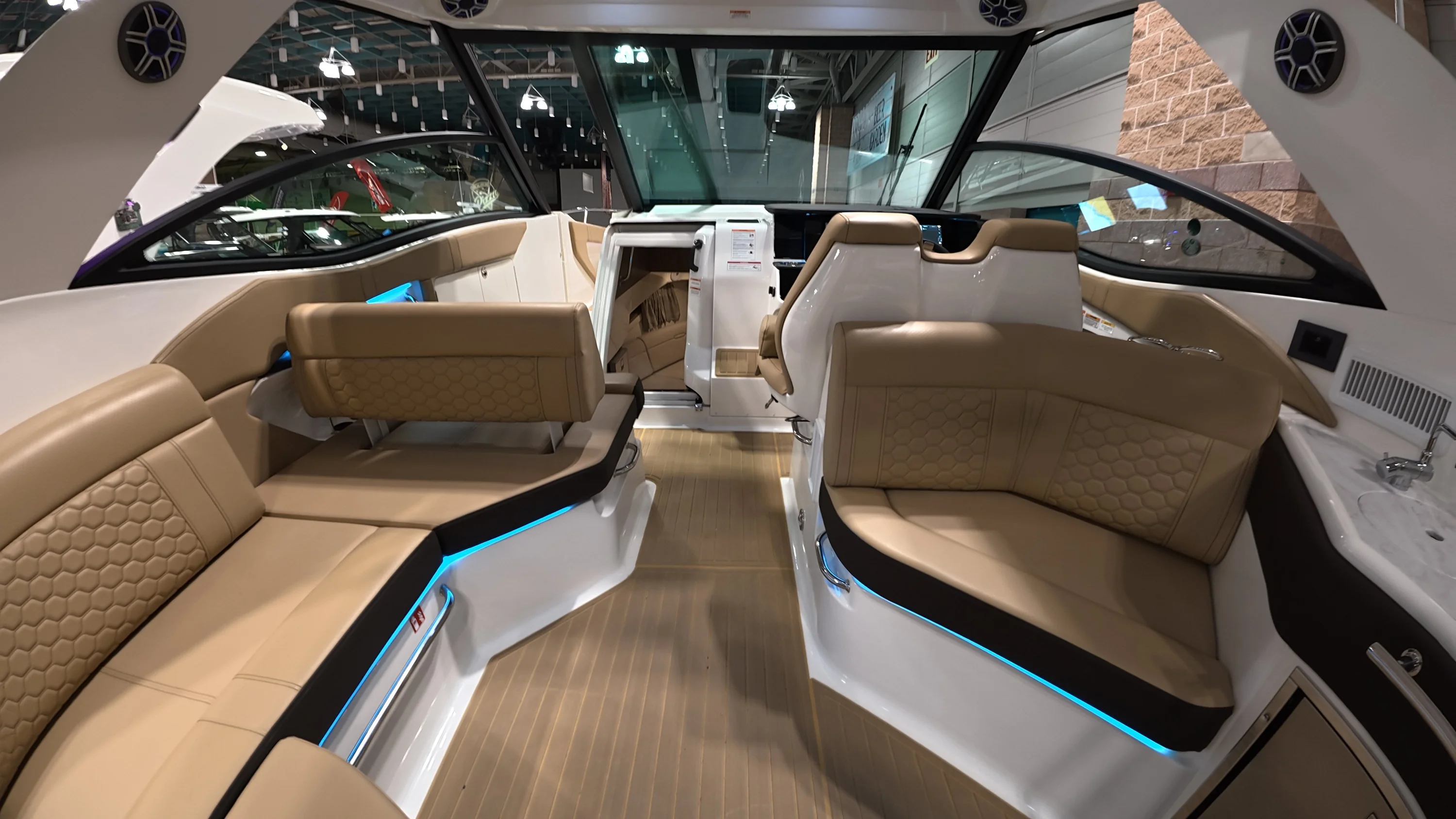 2026 Sea Ray Sundancer 320 Outboard Image Thumbnail #13