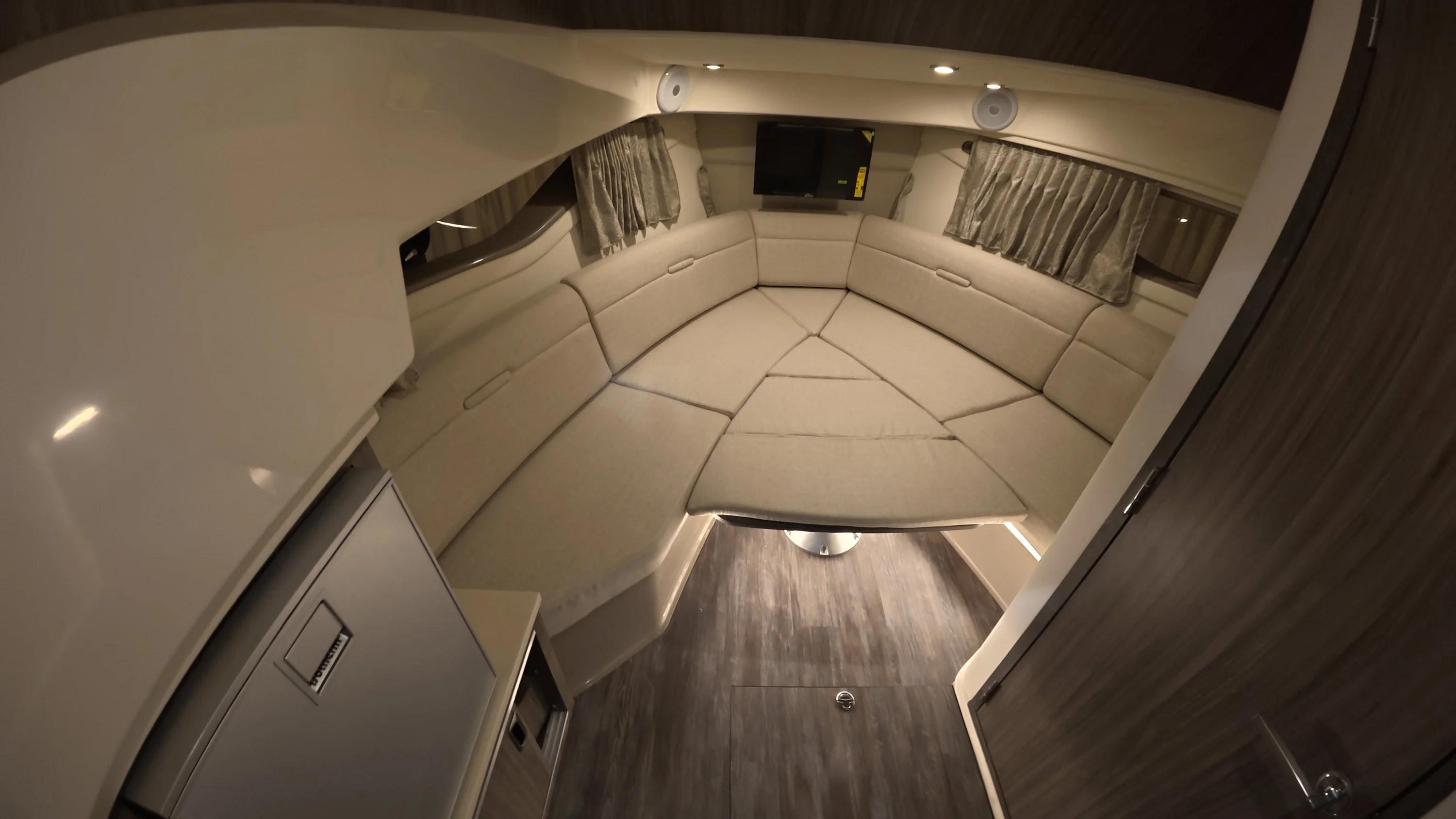 2026 Sea Ray Sundancer 320 Outboard Image Thumbnail #24