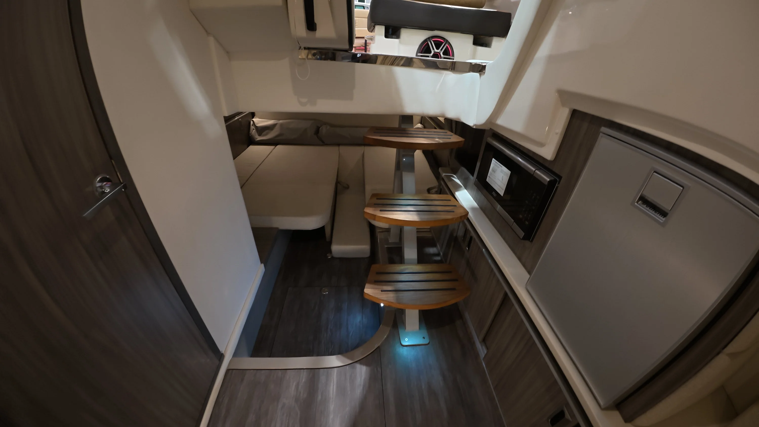 2026 Sea Ray Sundancer 320 Outboard Image Thumbnail #26