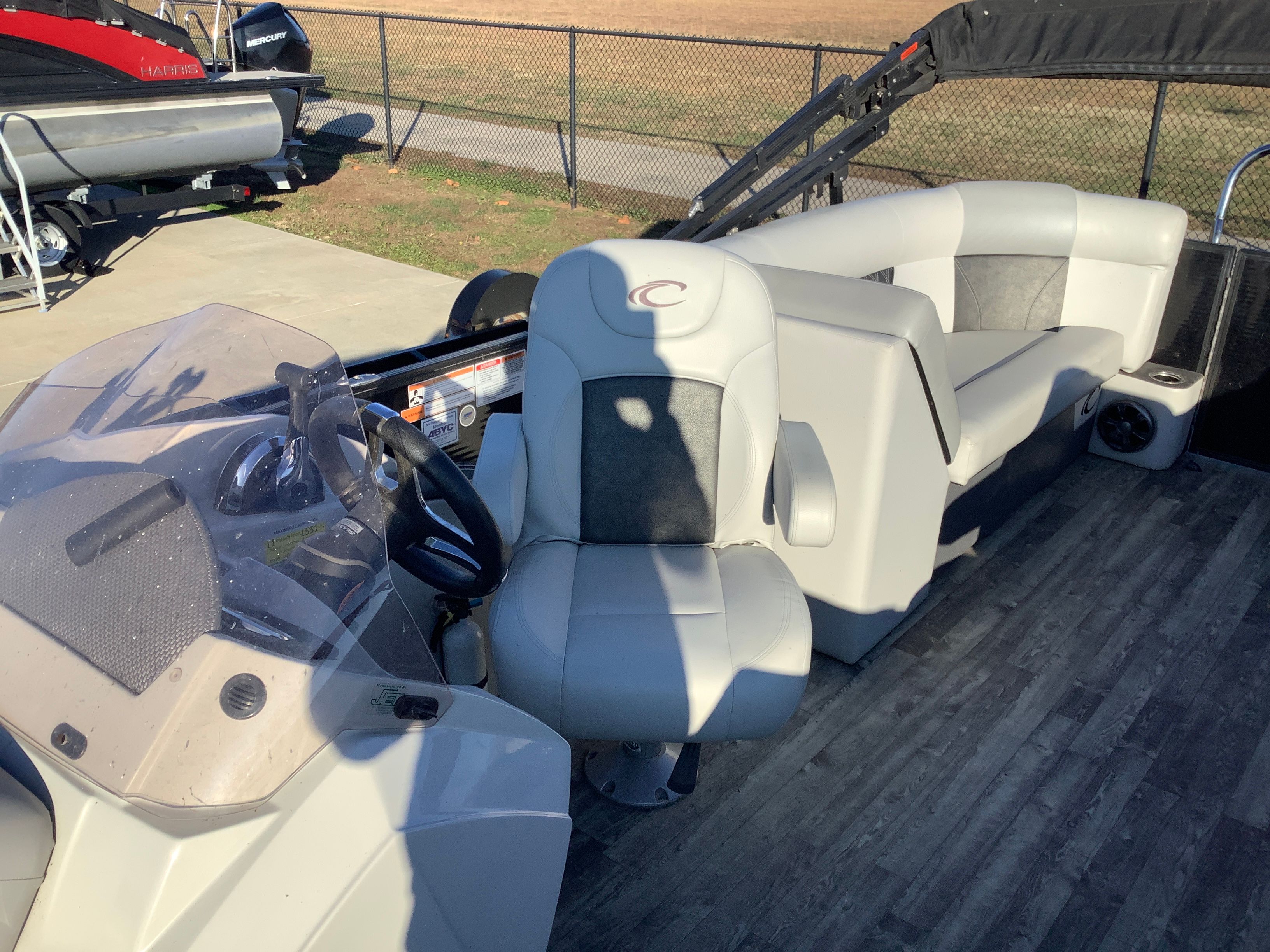 2019 Crest II 220 Image Thumbnail #11