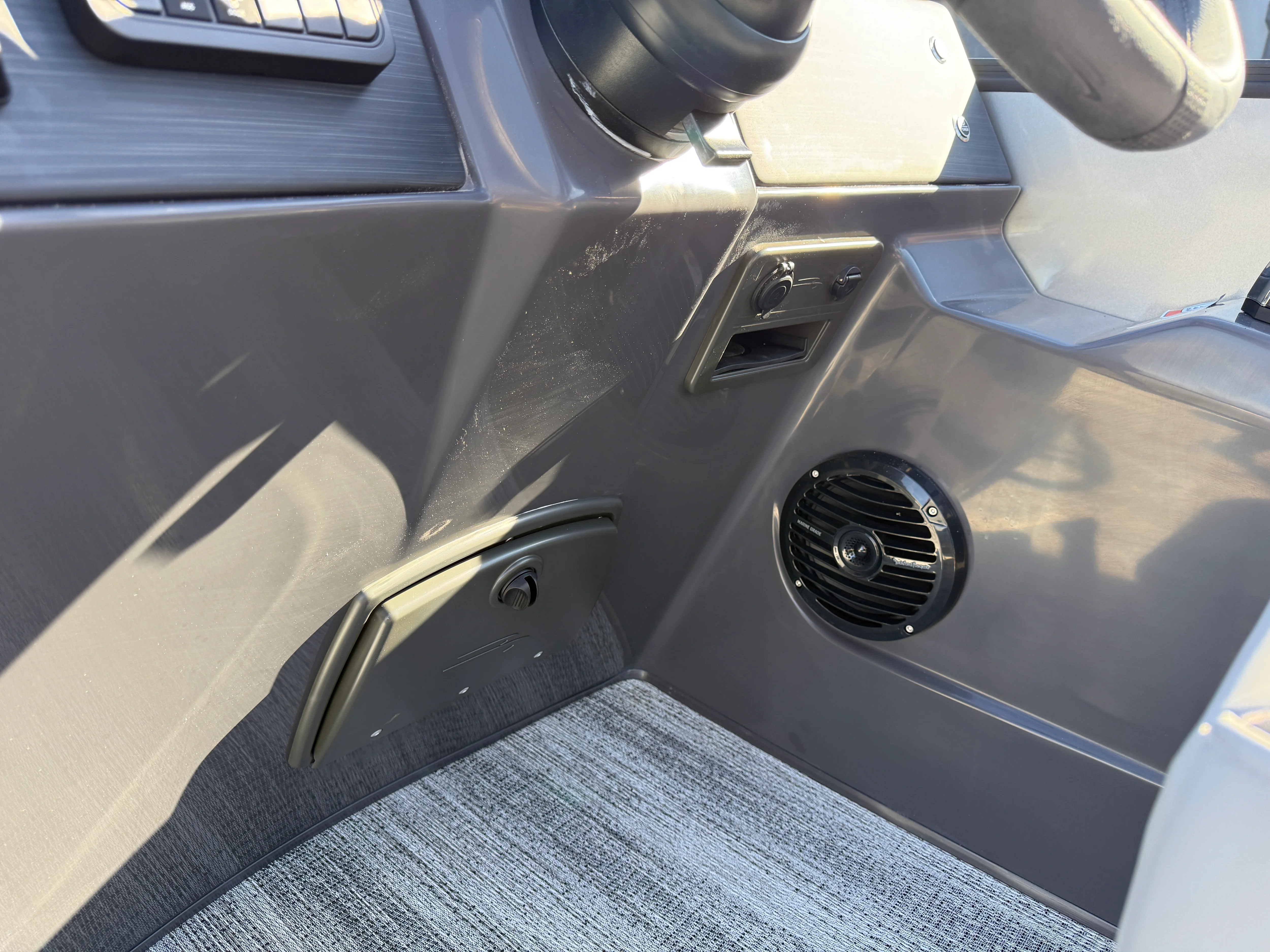 2026 Bennington 23SSB Image Thumbnail #9