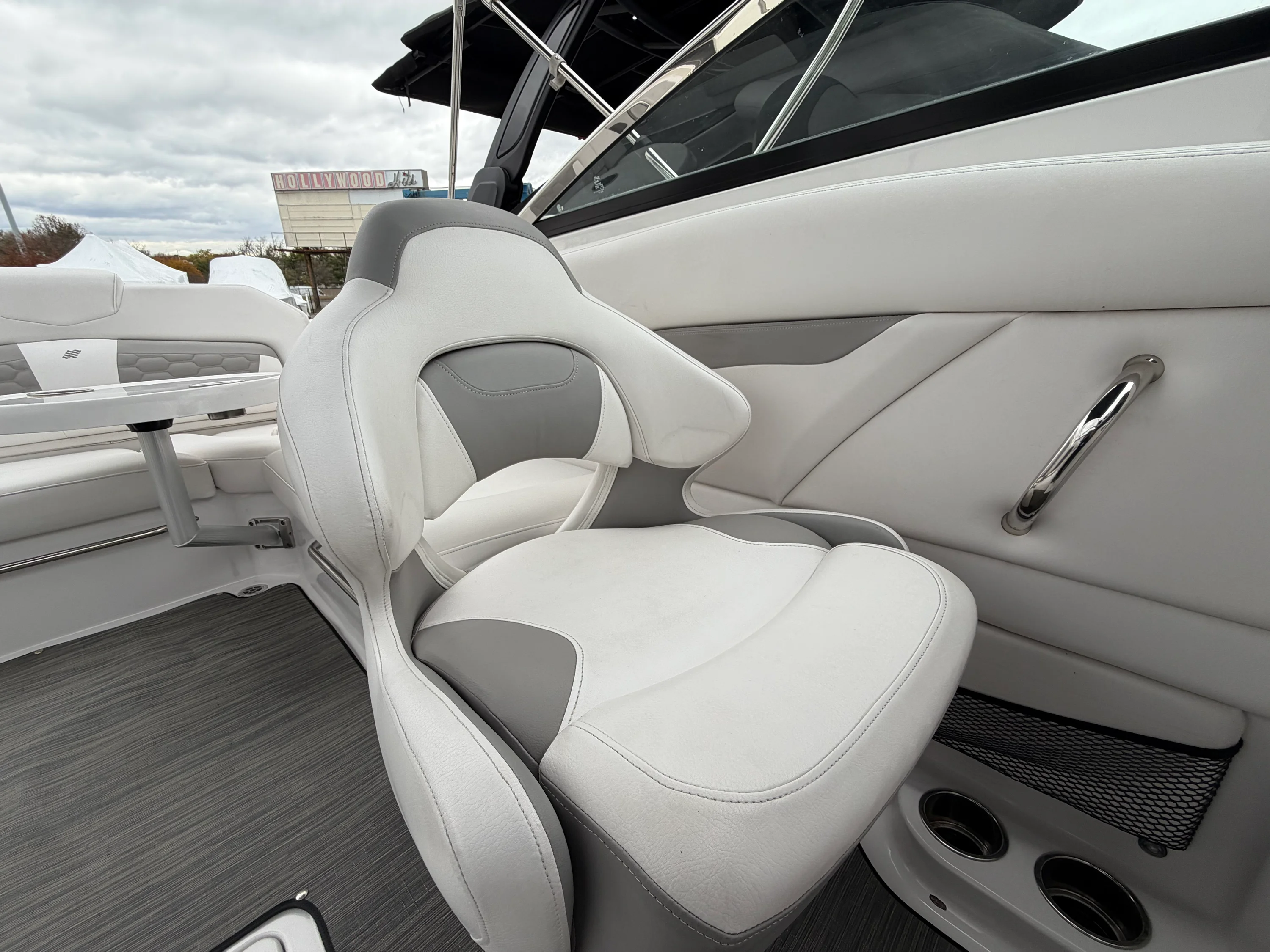 2019 Four Winns HD270-OB Image Thumbnail #14