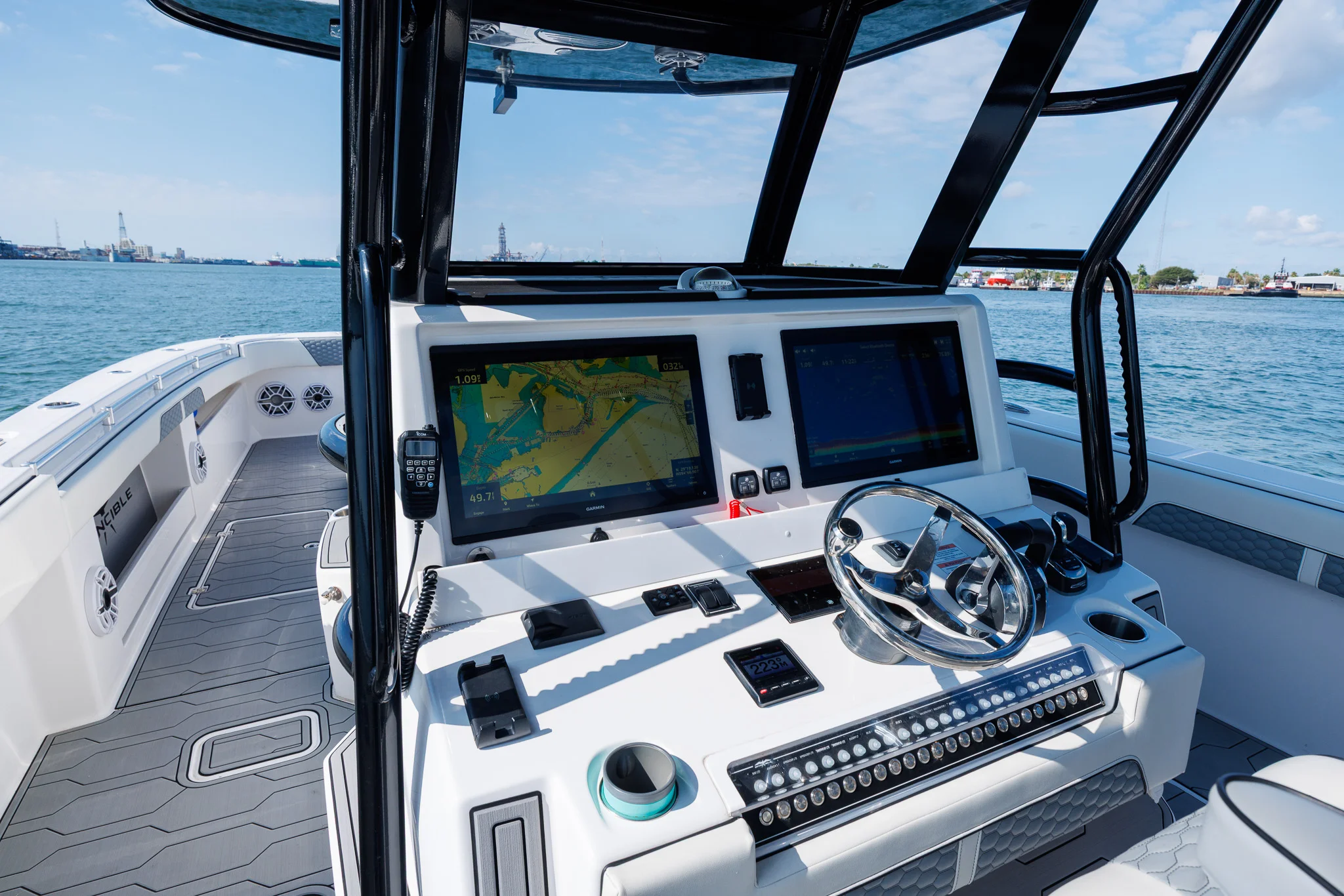 2022 Invincible 37 CAT Image Thumbnail #11