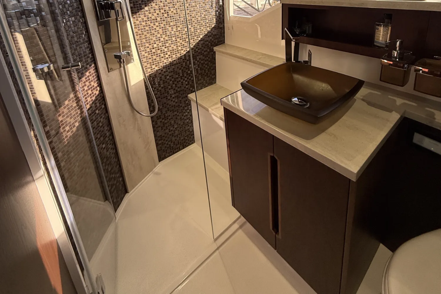 2018 Galeon 500 FLY Image Thumbnail #38