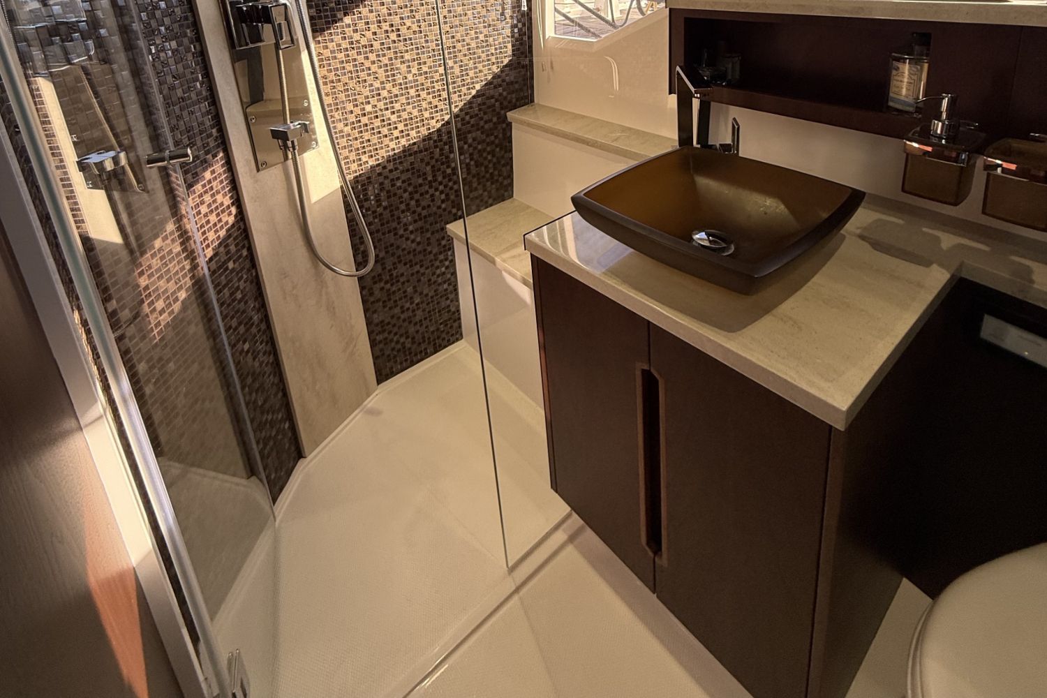 2018 Galeon 500 FLY Image Thumbnail #38