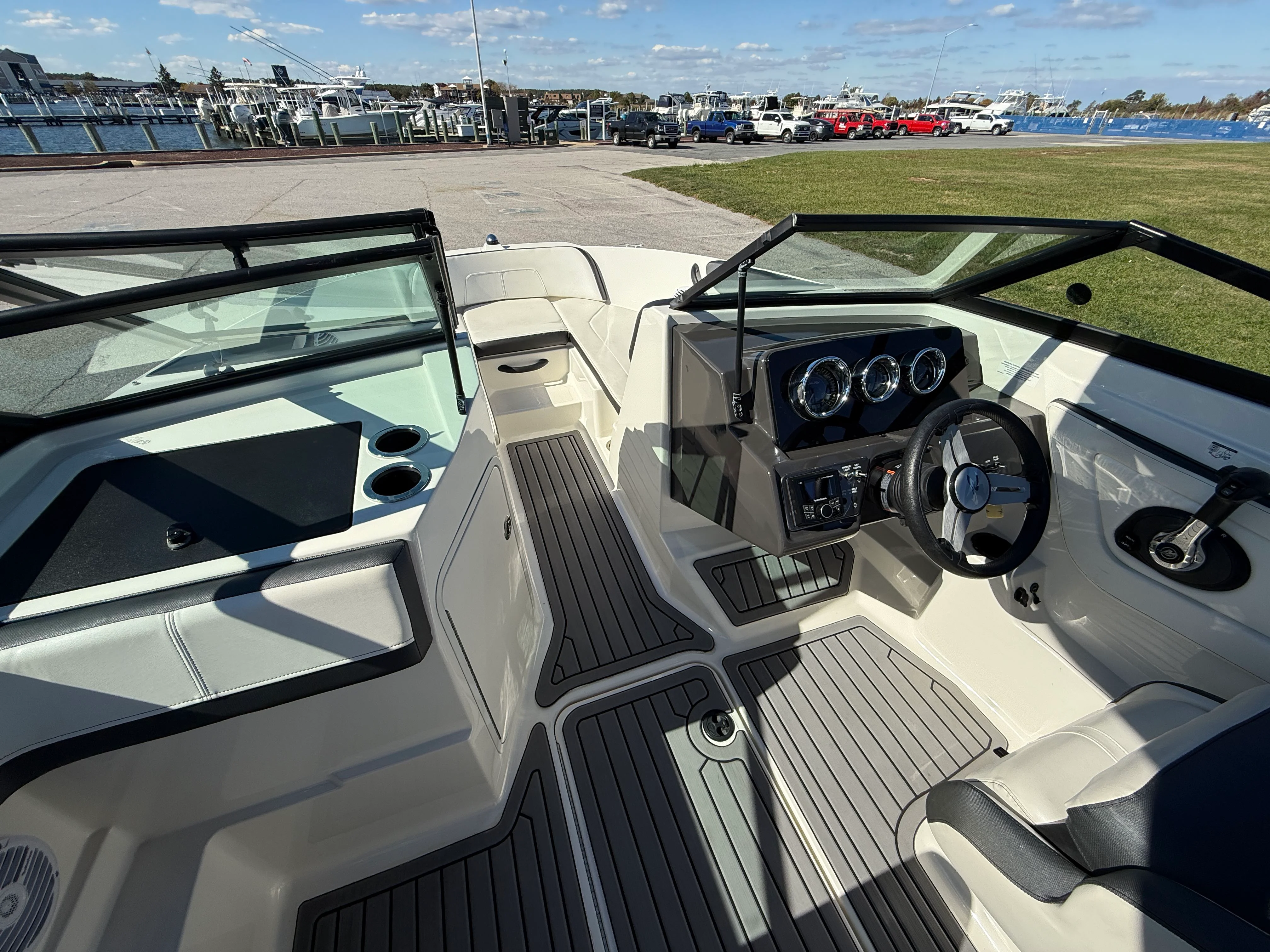 2018 Sea Ray SPX 210 OB Image Thumbnail #17