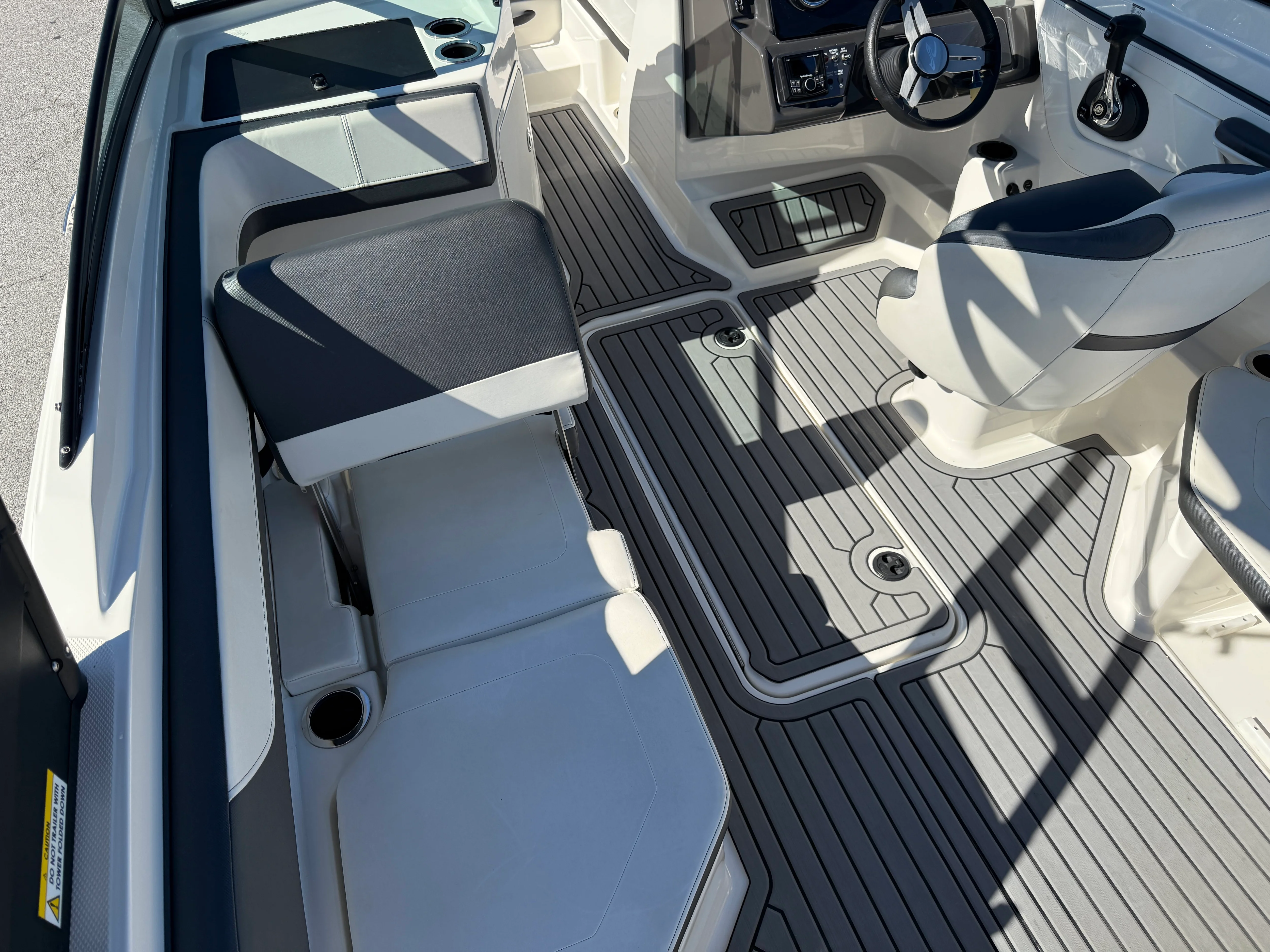 2018 Sea Ray SPX 210 OB Image Thumbnail #9