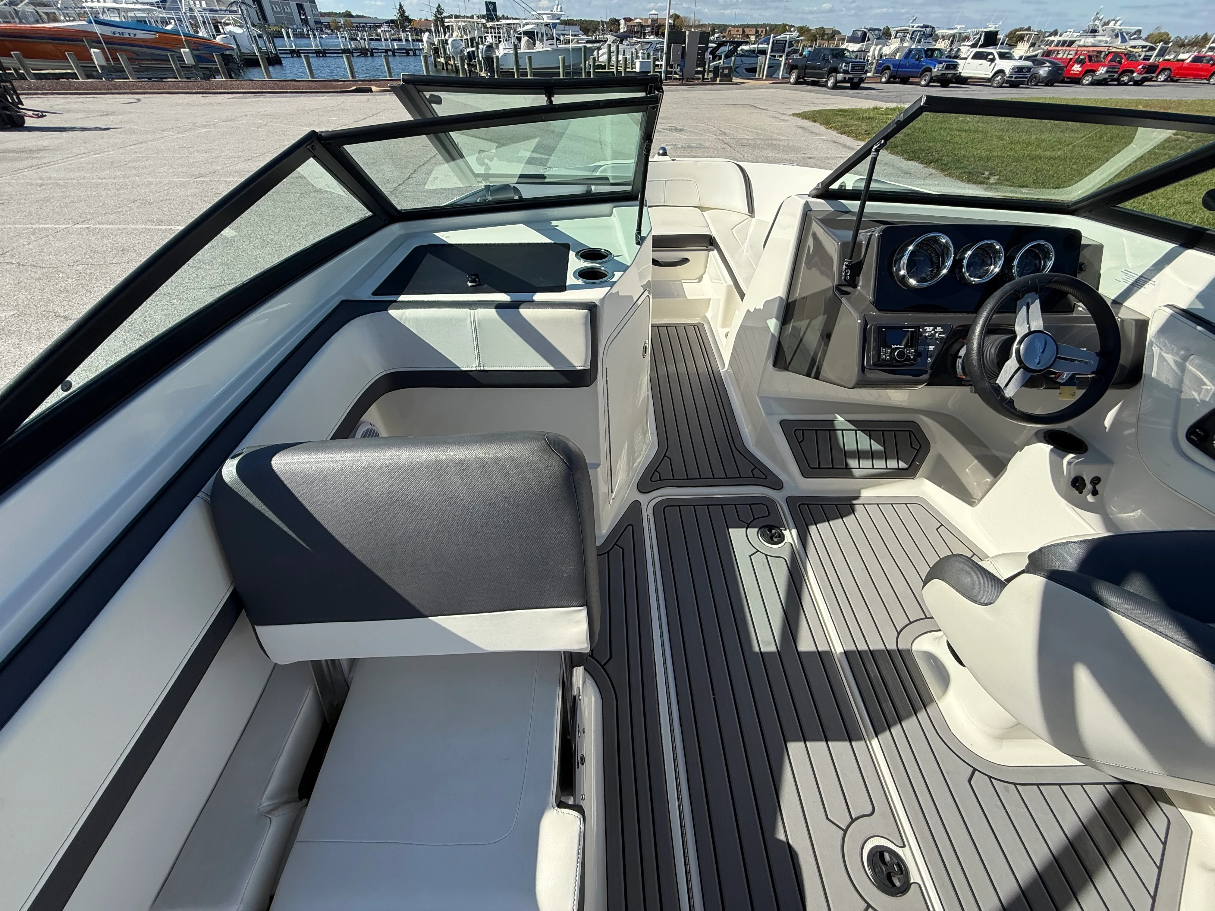 2018 Sea Ray SPX 210 OB Image Thumbnail #15