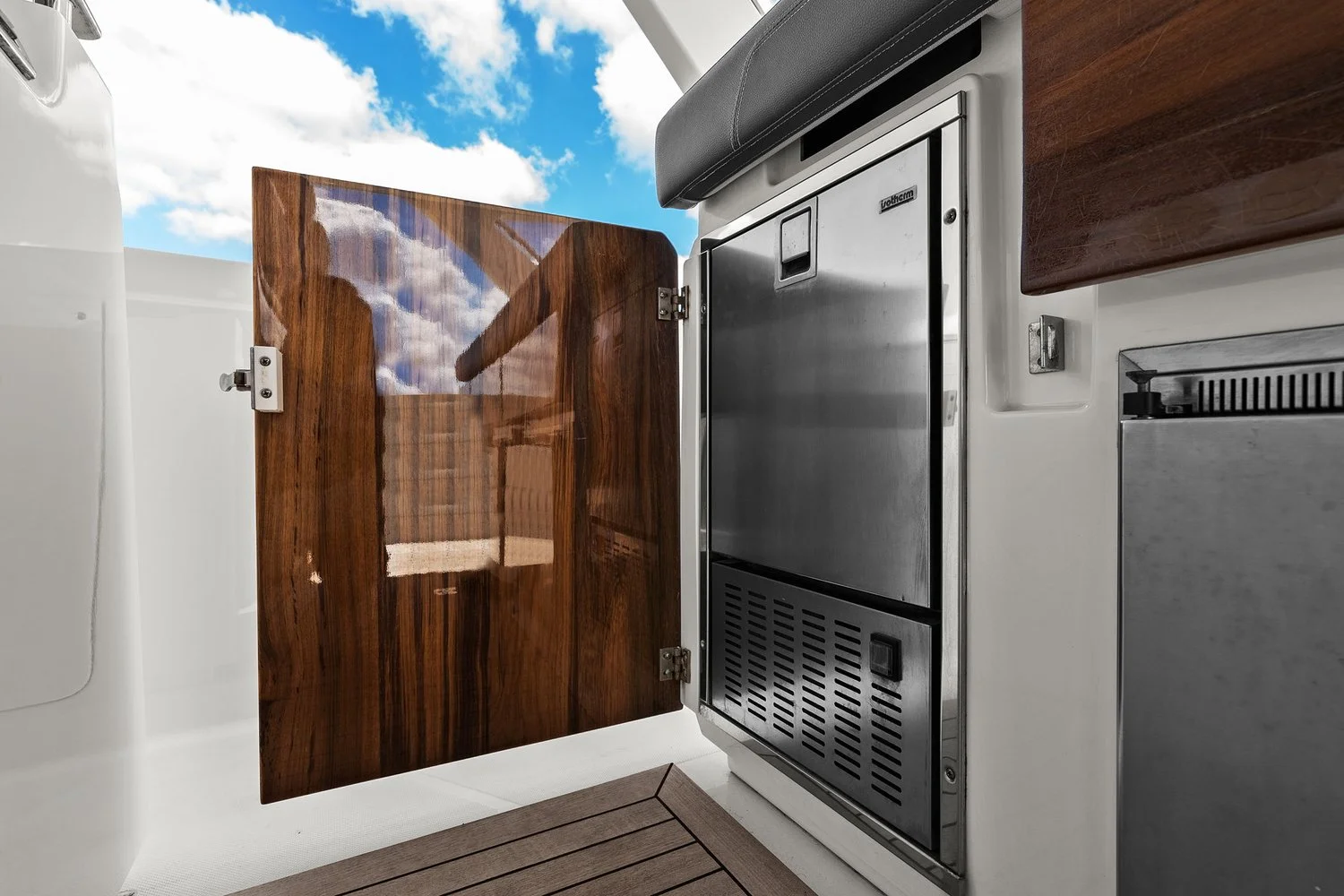 2021 Tiara Yachts 43 LS Image Thumbnail #34