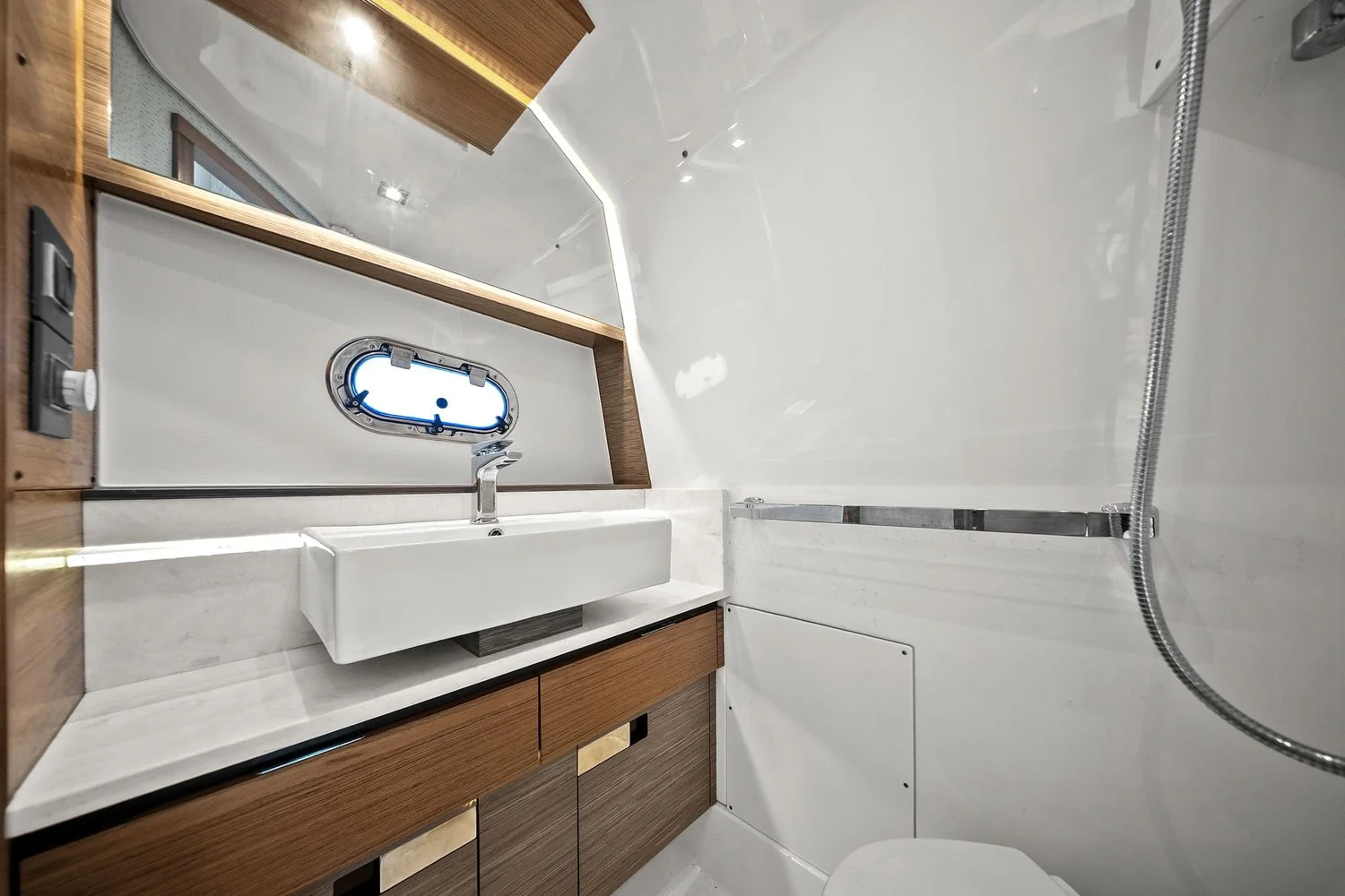 2021 Tiara Yachts 43 LS Image Thumbnail #47