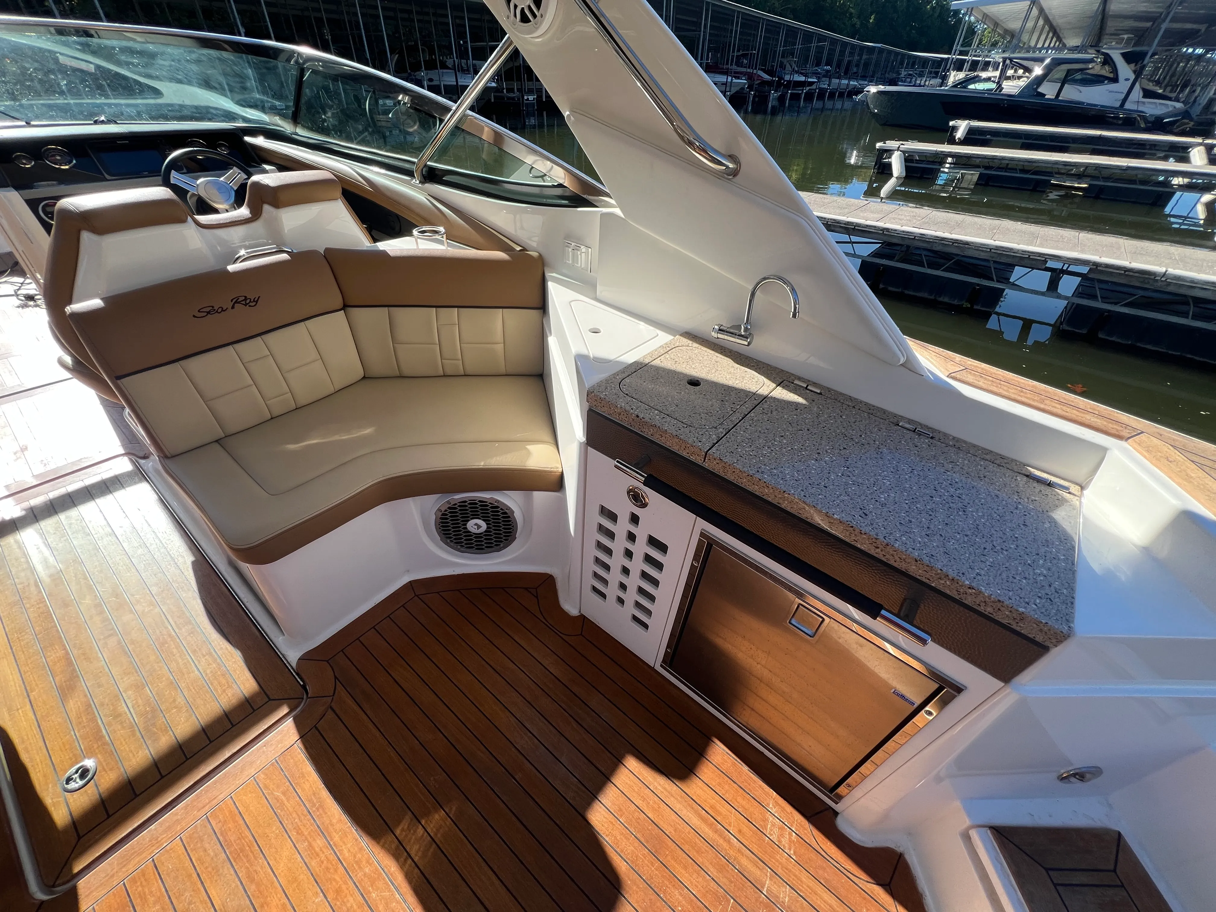 2015 Sea Ray 350 SLX Image Thumbnail #21