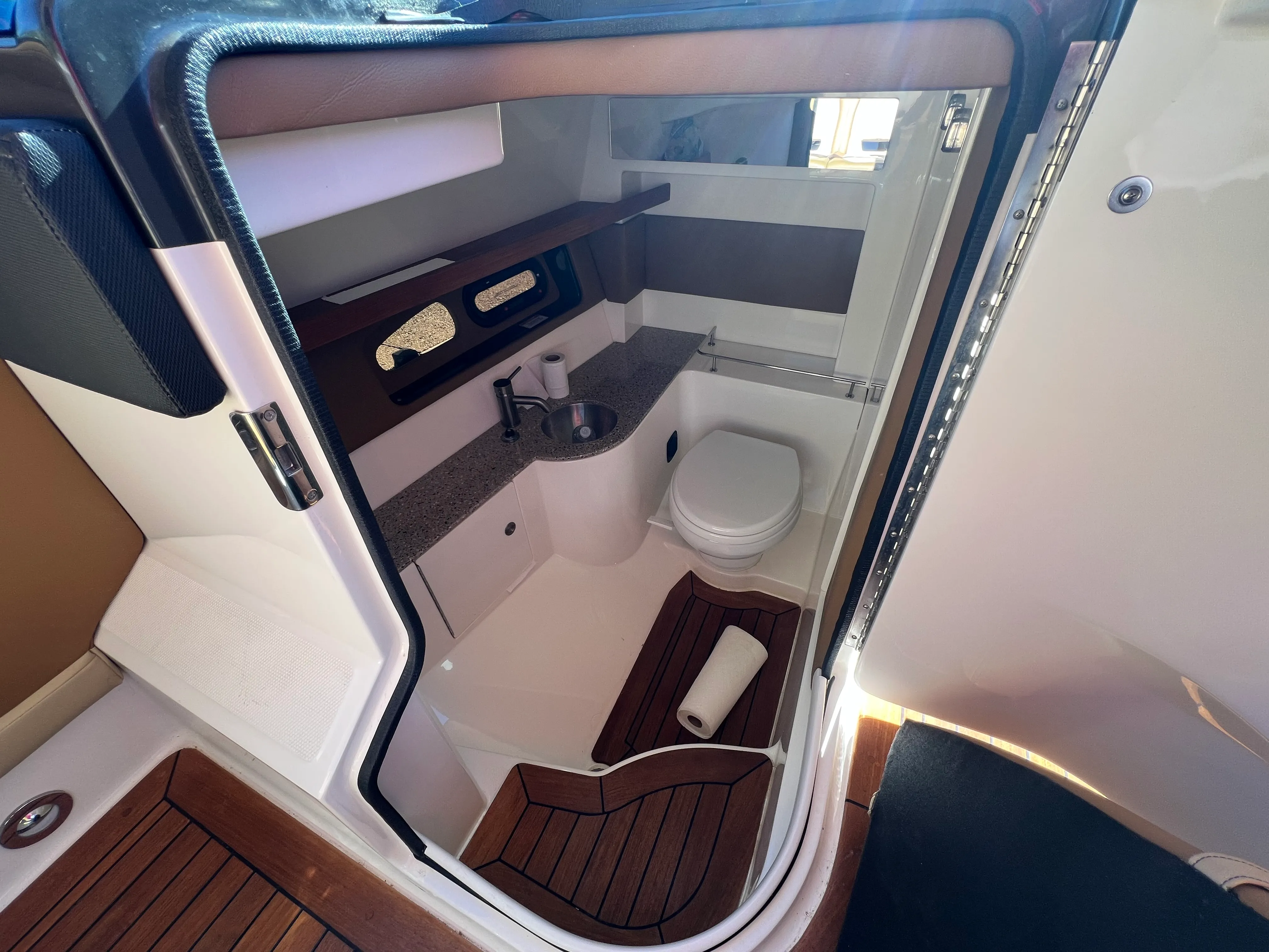 2015 Sea Ray 350 SLX Image Thumbnail #25
