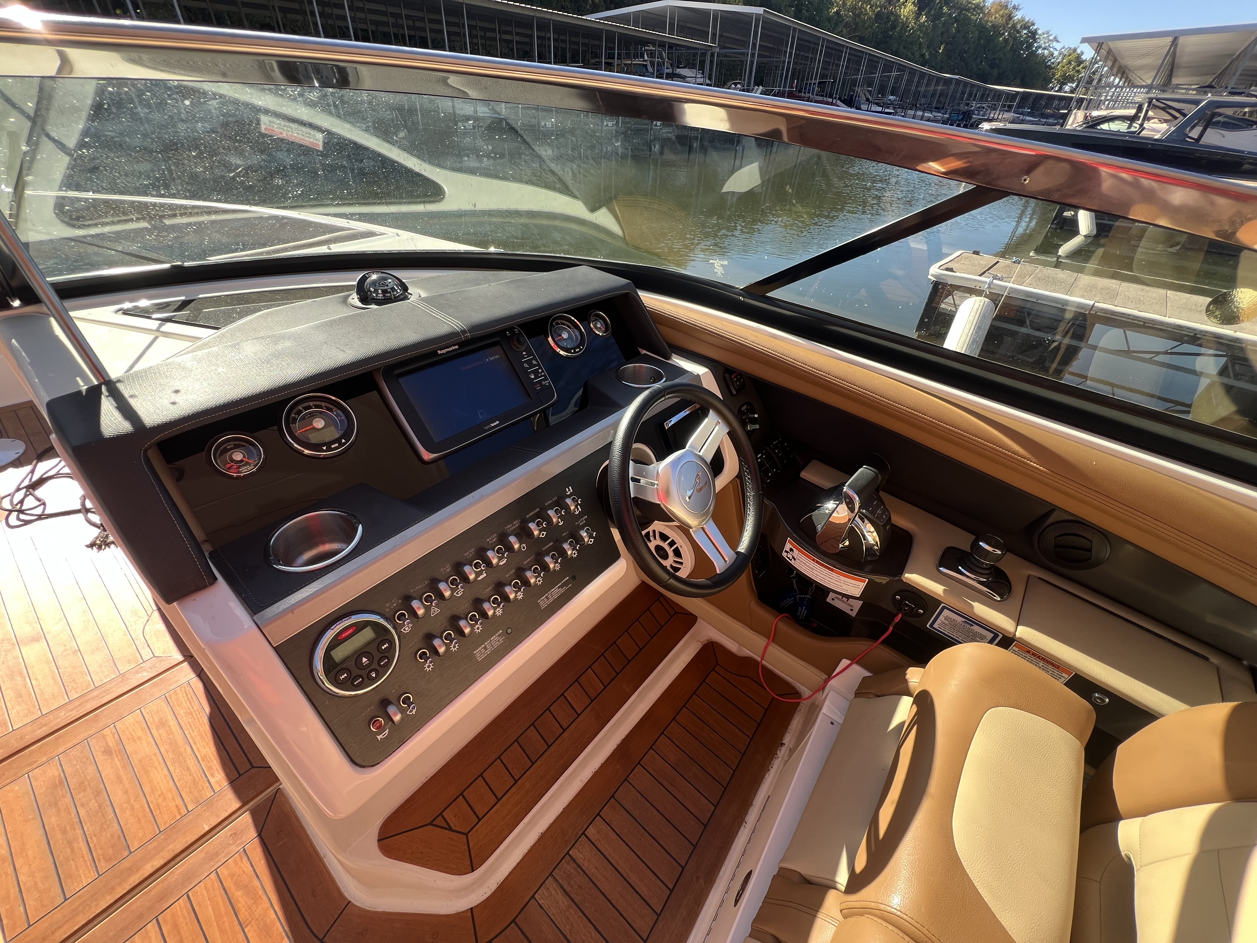 2015 Sea Ray 350 SLX Image Thumbnail #17