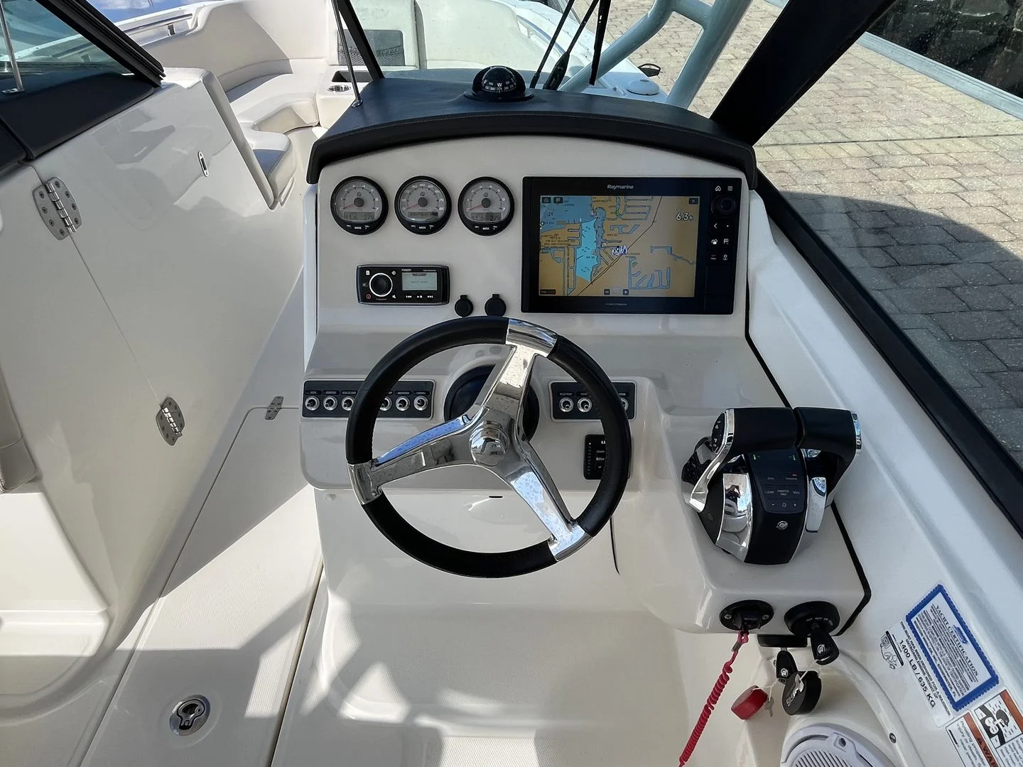 2019 Boston Whaler 270 VANTAGE Image Thumbnail #22