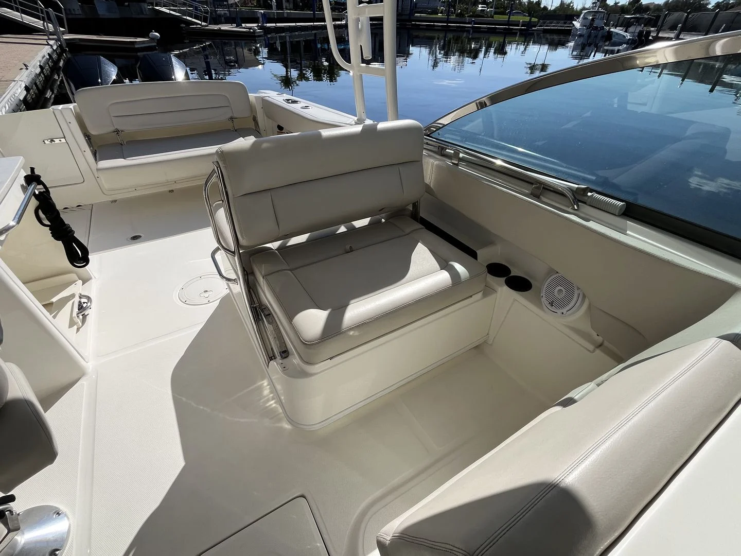 2019 Boston Whaler 270 VANTAGE Image Thumbnail #15