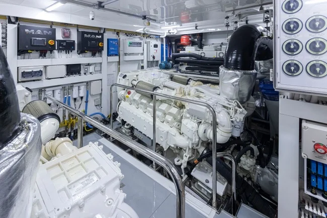 2027 Ocean Alexander 27R Image Thumbnail #29