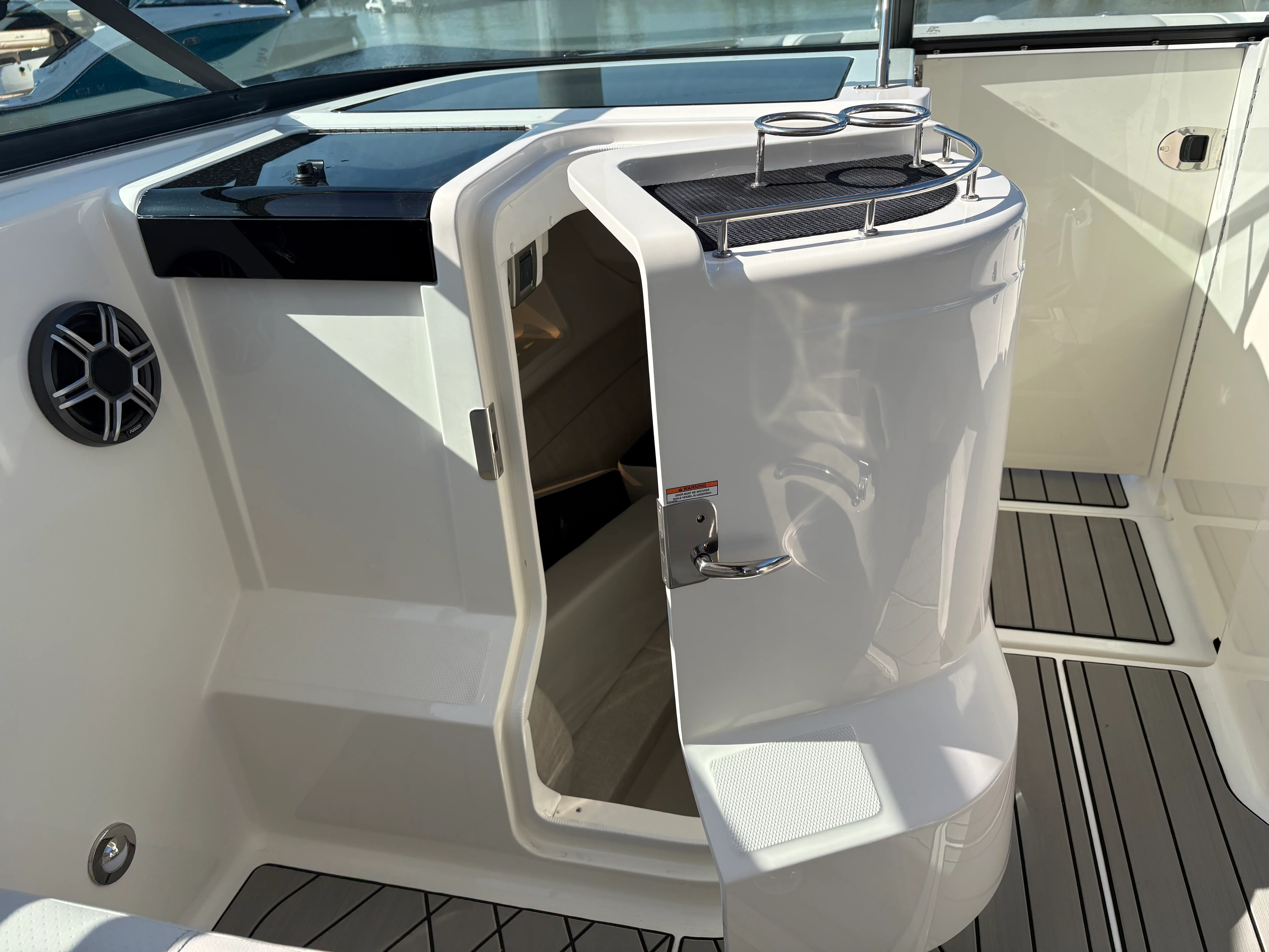 2026 Sea Ray SLX 350 Outboard Image Thumbnail #27